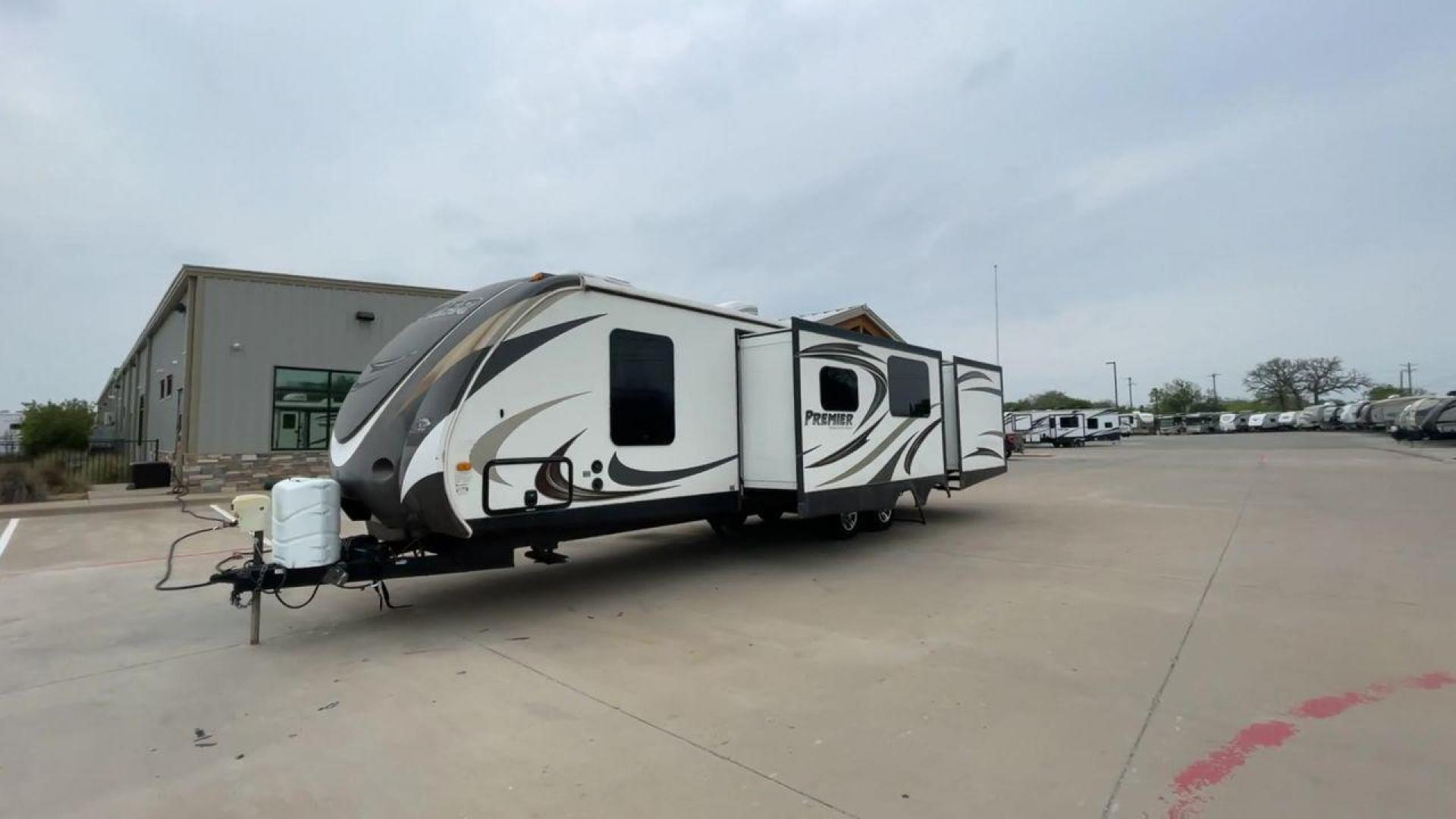 2014 KEYSTONE BULLET 34BHPR (4YDT34B25ED) , located at 4319 N Main Street, Cleburne, TX, 76033, (817) 221-0660, 32.435829, -97.384178 - Photo#5