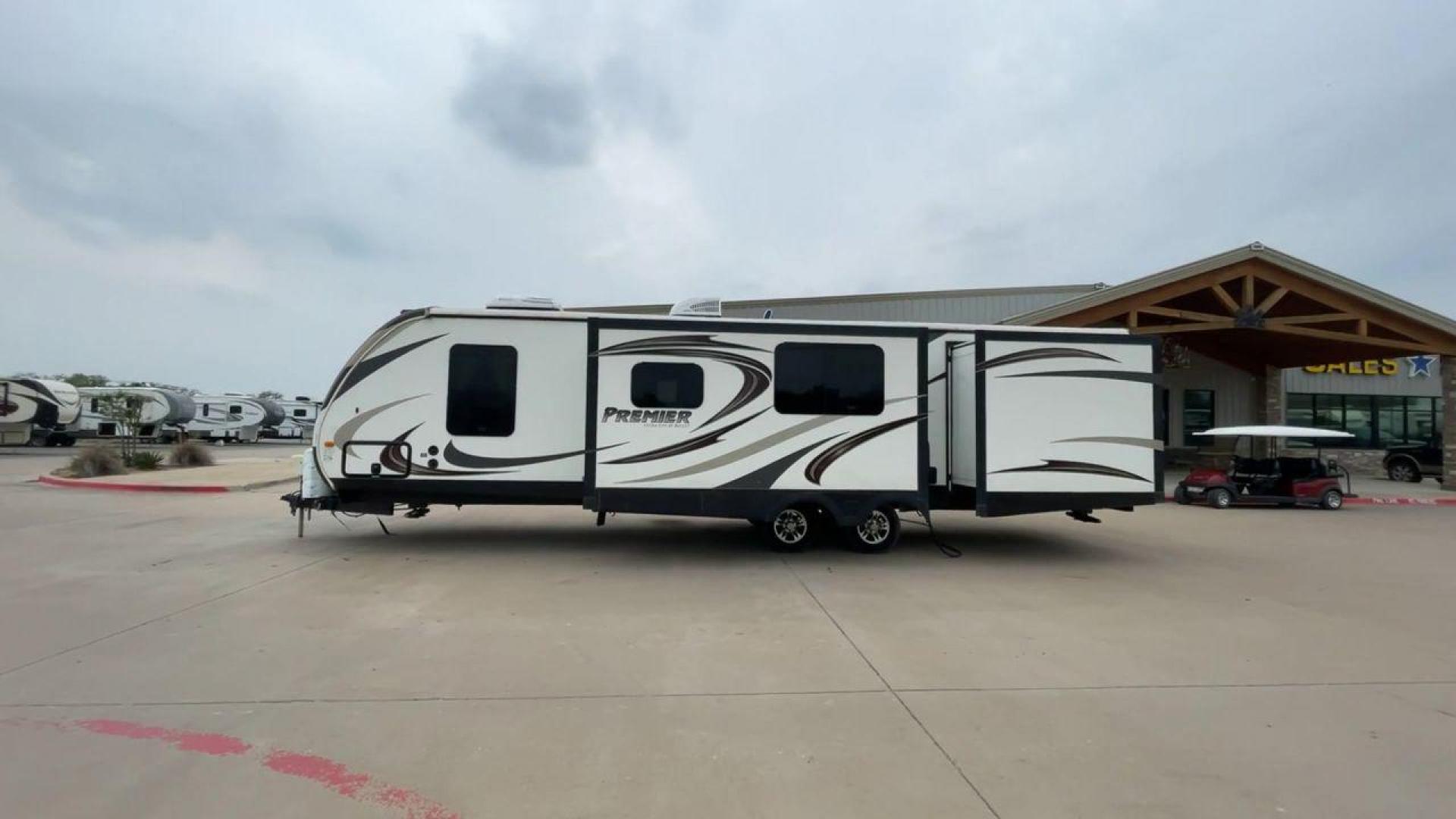 2014 KEYSTONE BULLET 34BHPR (4YDT34B25ED) , located at 4319 N Main Street, Cleburne, TX, 76033, (817) 221-0660, 32.435829, -97.384178 - Photo#6