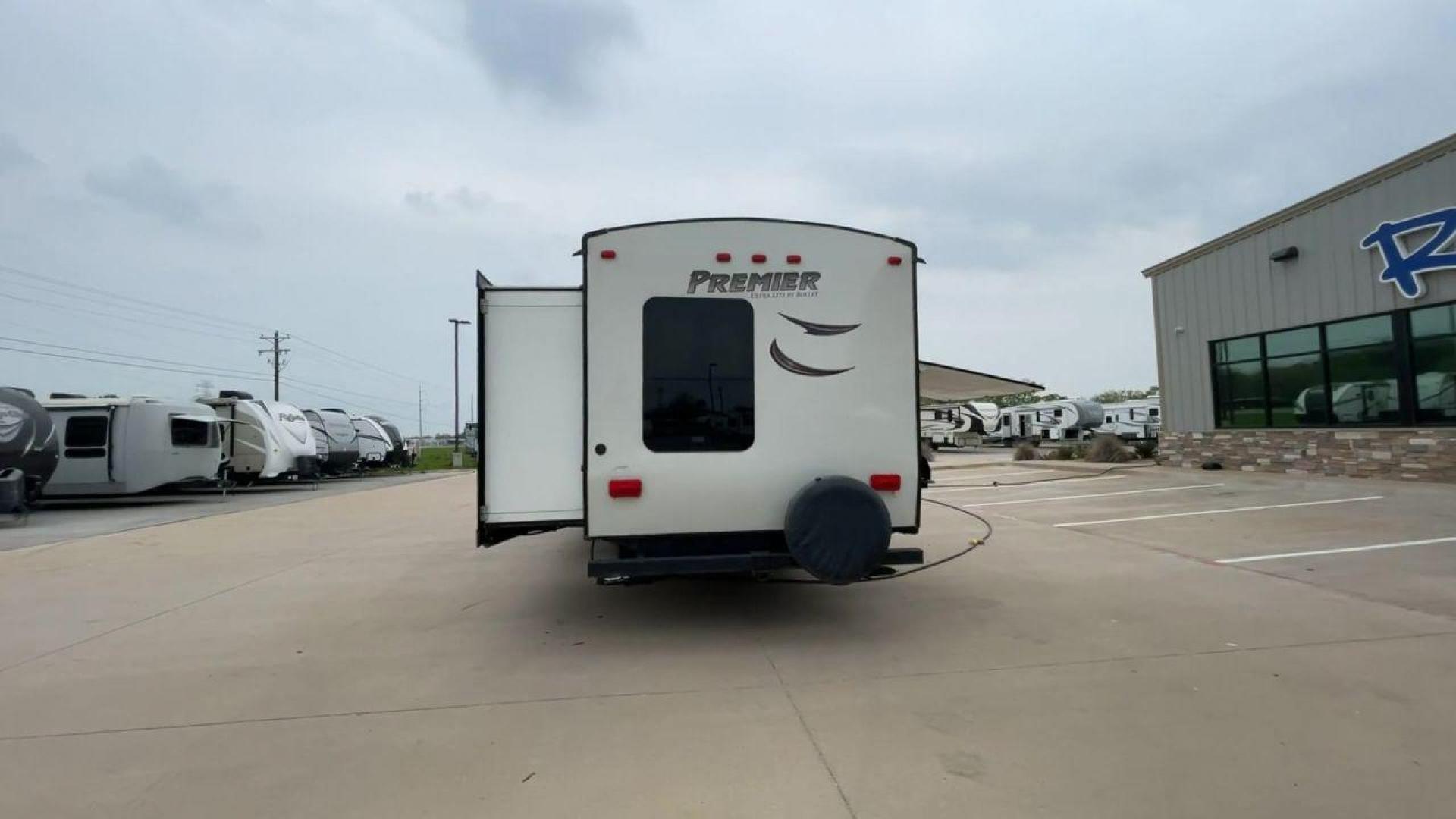 2014 KEYSTONE BULLET 34BHPR (4YDT34B25ED) , located at 4319 N Main Street, Cleburne, TX, 76033, (817) 221-0660, 32.435829, -97.384178 - Photo#8