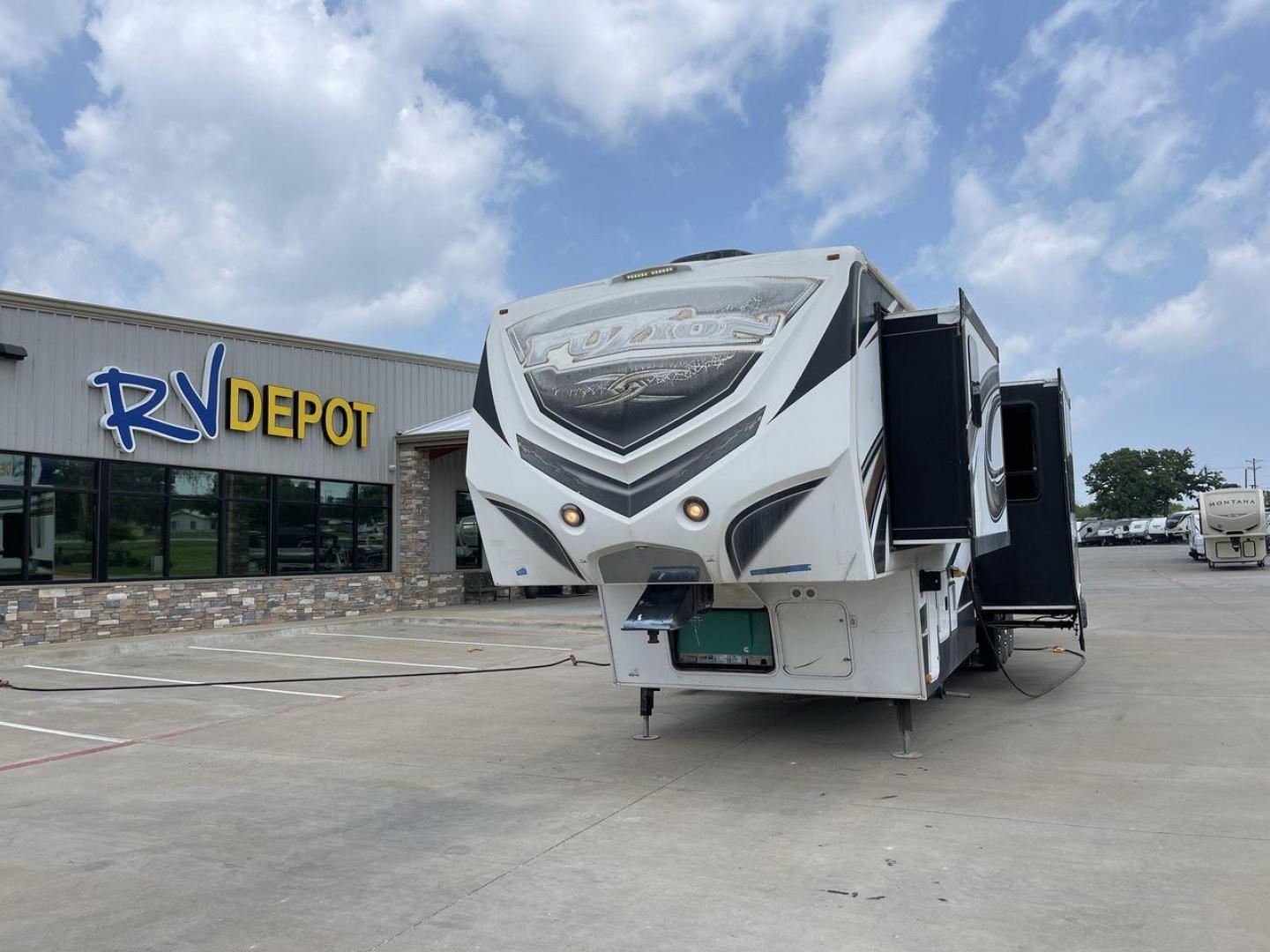 2014 WHITE KEYSTONE FUZION M-399 (4YDF39939EF) , Length: 41 ft. | Dry Weight: 14,100 lbs. | Gross Weight: 18,000 lbs. | Slides: 3 transmission, located at 4319 N Main Street, Cleburne, TX, 76033, (817) 221-0660, 32.435829, -97.384178 - The 2014 Keystone Fuzion M-399 offers exceptional value for its price. With its white exterior color, this RV stands out on the road and is sure to turn heads wherever you go. Measuring 41 ft. in length, this toy hauler provides ample space for you and your loved ones to relax and enjoy your travels - Photo#0