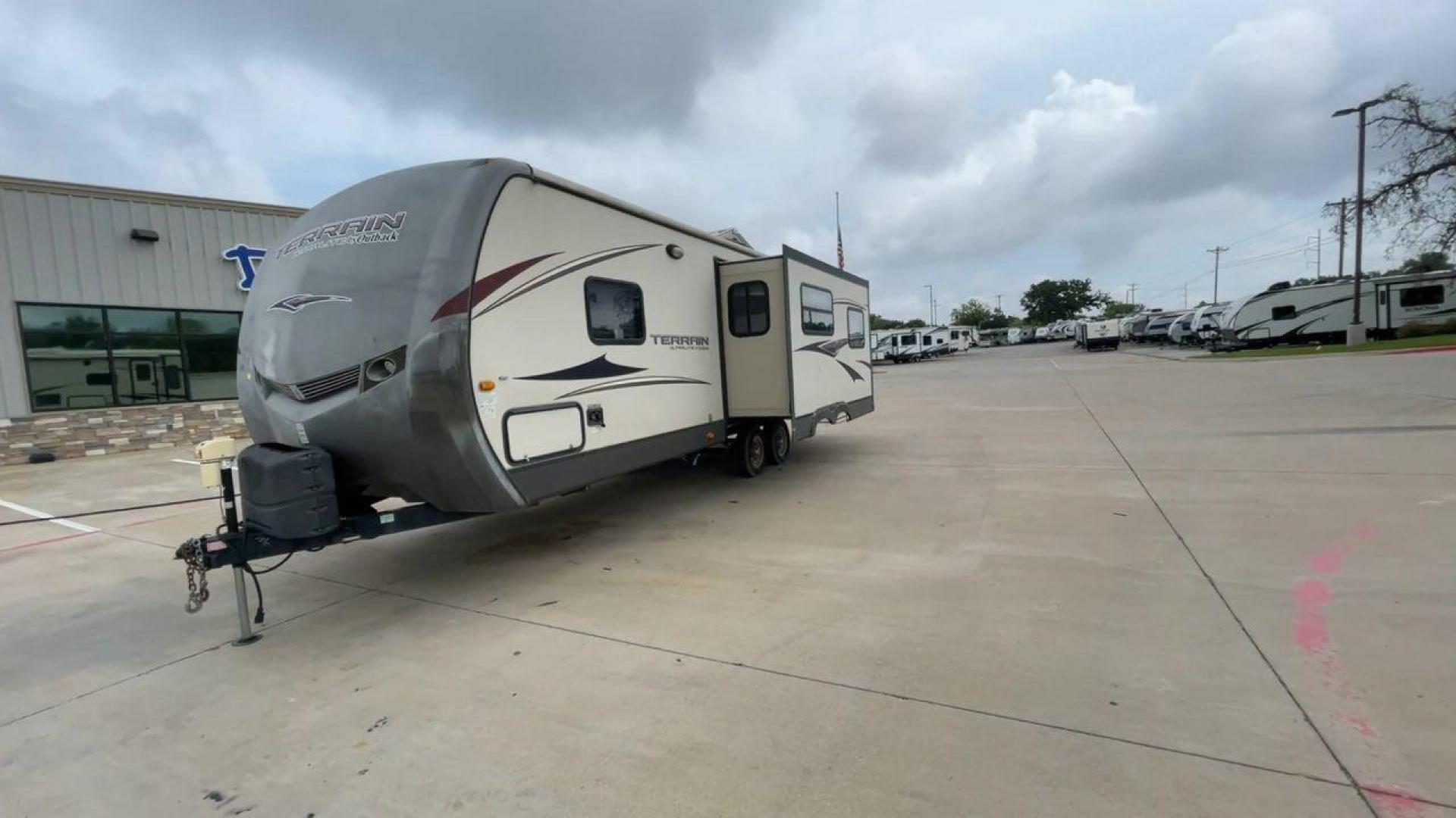 2014 TAN KEYSTONE OUTBACK TERRAIN 273T (4YDT27323EB) , Length: 30 ft. | Dry Weight: 5,758 lbs. | Gross Weight: 7,800 lbs. | Slides: 1 transmission, located at 4319 N Main Street, Cleburne, TX, 76033, (817) 221-0660, 32.435829, -97.384178 - With the 2014 Keystone Outback Terrain 273TRL travel trailer, set out on your next adventure. This well-thought-out RV offers the ideal balance of flair and utility, making it a home away from home for your journeys. The dimensions of this unit are 30 ft in length, 8 ft in width, and 10.92 ft in - Photo#5