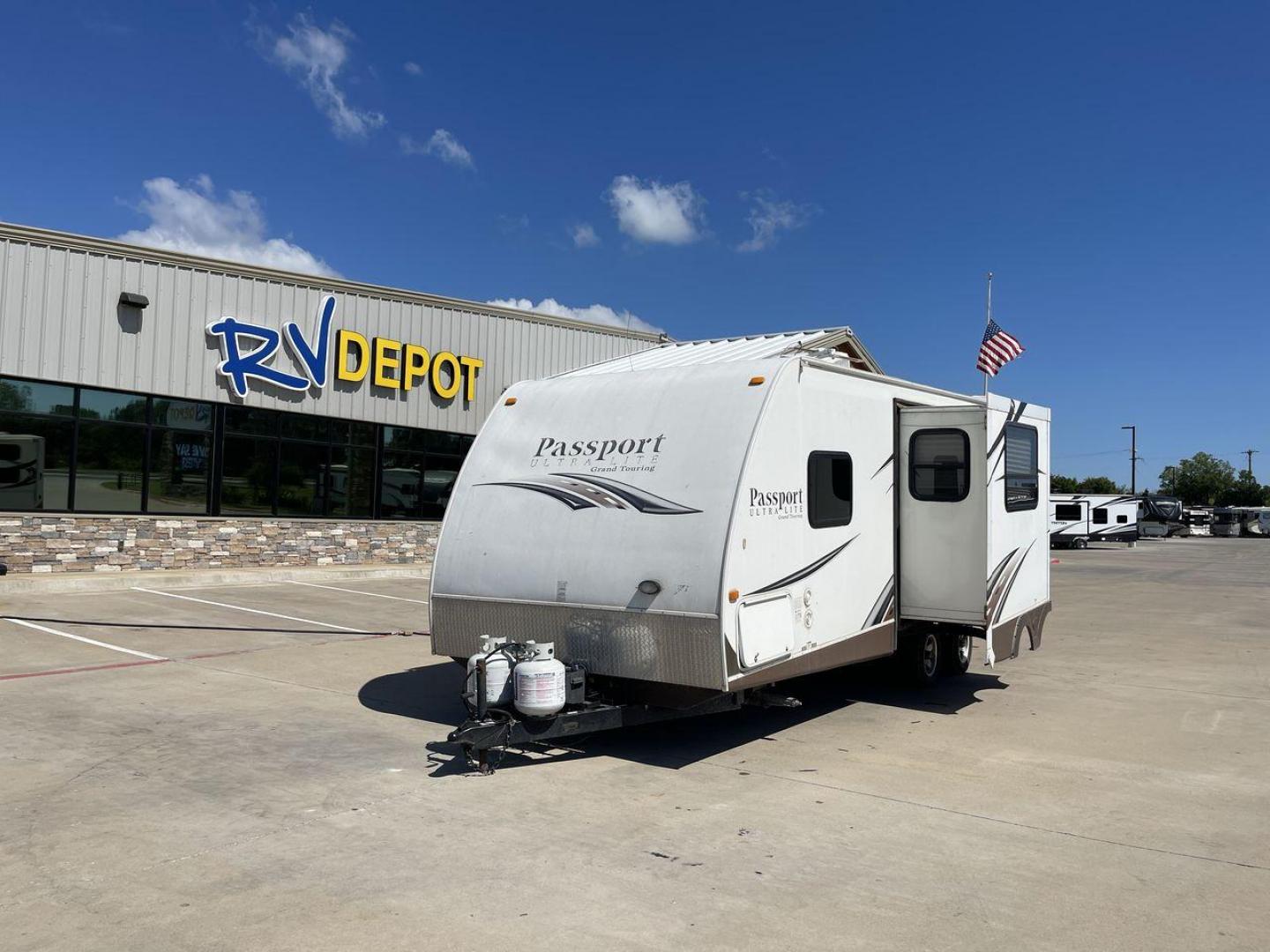 2014 WHITE KEYSTONE PASSPORT 2400BH (4YDT24029ET) , Length: 27.83 ft. | Dry Weight: 4,730 lbs. | Gross Weight: 6,800 lbs. | Slides: 1 transmission, located at 4319 N Main Street, Cleburne, TX, 76033, (817) 221-0660, 32.435829, -97.384178 - The 2014 Keystone Passport 2400BH is a dual-axle steel wheel set-up that measures 27.83 ft. in length. It has a dry weight of 4,730 lbs. and a GVWR of 6,800 lbs. It also has a payload capacity of 2,070 lbs. and a hitch weight of 515 lbs. Its exterior is a base color of white with black and brown acc - Photo#0