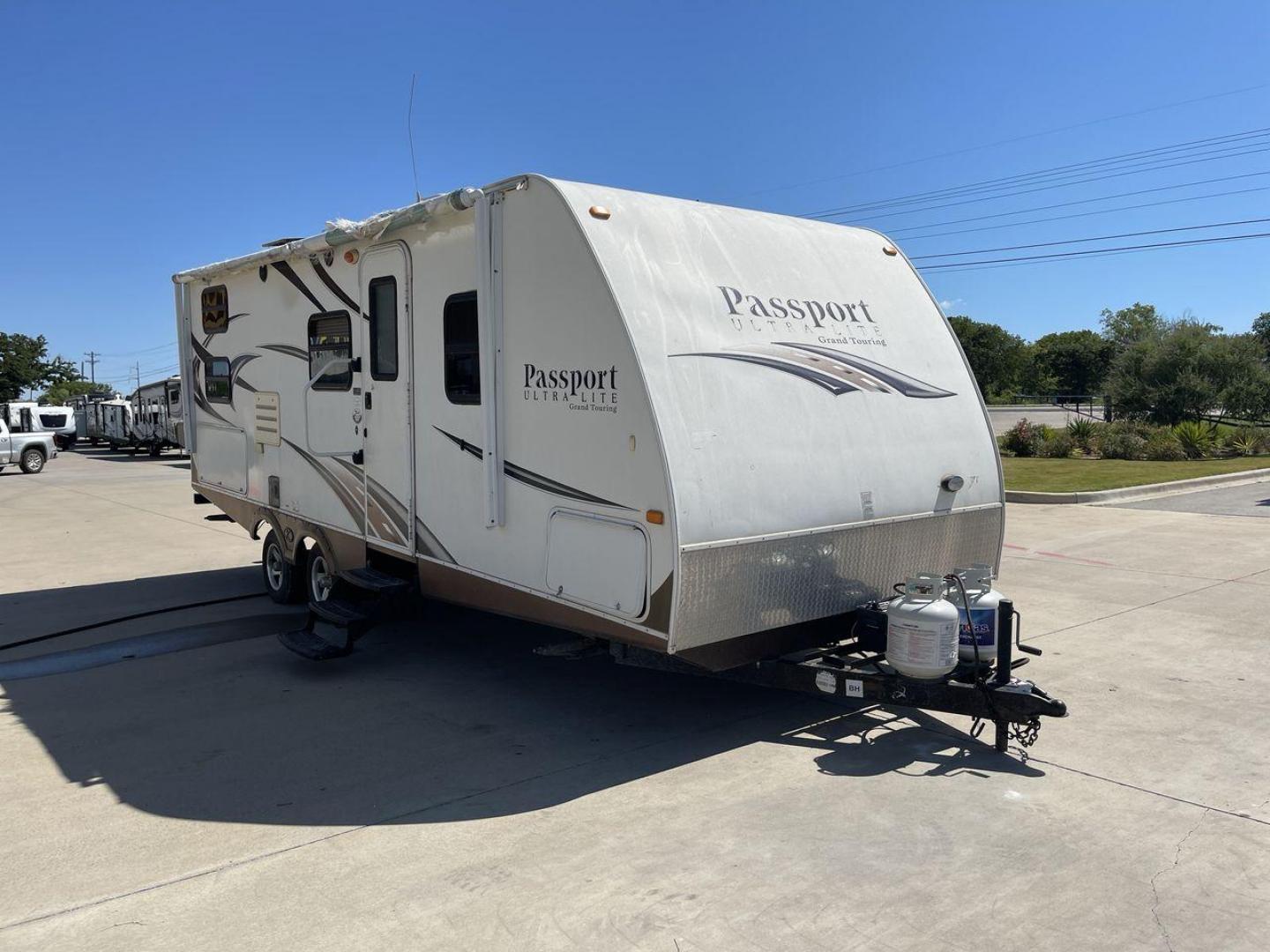 2014 WHITE KEYSTONE PASSPORT 2400BH (4YDT24029ET) , Length: 27.83 ft. | Dry Weight: 4,730 lbs. | Gross Weight: 6,800 lbs. | Slides: 1 transmission, located at 4319 N Main Street, Cleburne, TX, 76033, (817) 221-0660, 32.435829, -97.384178 - The 2014 Keystone Passport 2400BH is a dual-axle steel wheel set-up that measures 27.83 ft. in length. It has a dry weight of 4,730 lbs. and a GVWR of 6,800 lbs. It also has a payload capacity of 2,070 lbs. and a hitch weight of 515 lbs. Its exterior is a base color of white with black and brown acc - Photo#23