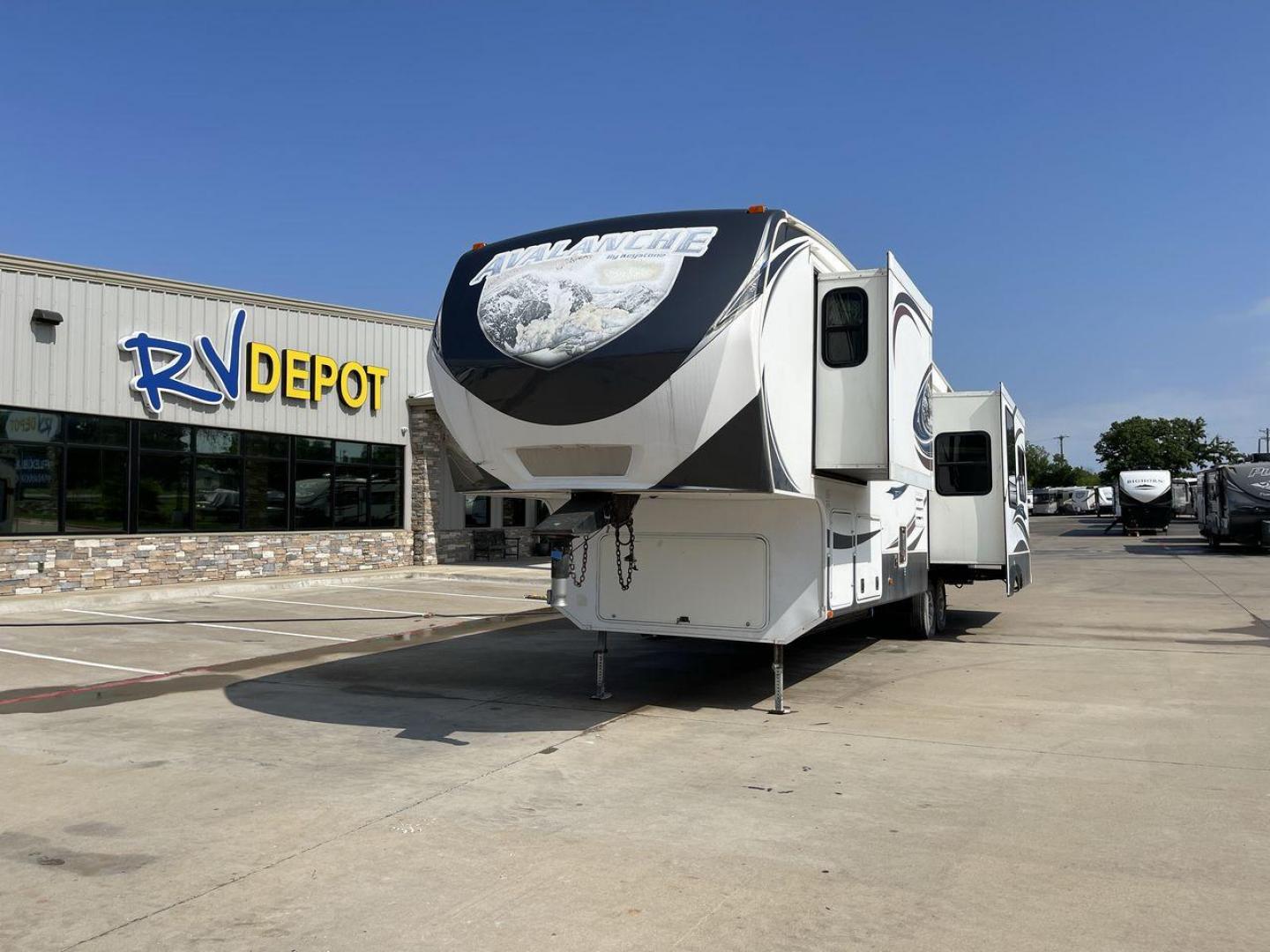 2014 KEYSTONE RV AVALANCHE 345TG (4YDF34521EE) , Length: 37.92 ft. | Dry Weight: 11,417 lbs. | Gross Weight: 14,140 lbs. | Slides: 3 transmission, located at 4319 N Main Street, Cleburne, TX, 76033, (817) 221-0660, 32.435829, -97.384178 - Set out on an adventure filled with luxury and comfort in the 2014 Keystone Avalanche 345TG, a fifth wheel crafted to elevate your RV experience. With its 37.92-foot size, this model seamlessly blends sophisticated design with functional features, making it an ideal sanctuary for your travels. Built - Photo#0