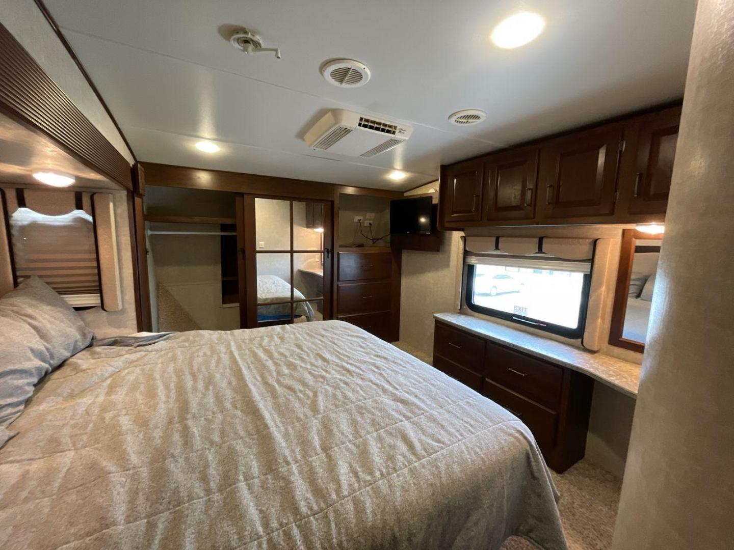 2014 KEYSTONE RV AVALANCHE 345TG (4YDF34521EE) , Length: 37.92 ft. | Dry Weight: 11,417 lbs. | Gross Weight: 14,140 lbs. | Slides: 3 transmission, located at 4319 N Main Street, Cleburne, TX, 76033, (817) 221-0660, 32.435829, -97.384178 - Set out on an adventure filled with luxury and comfort in the 2014 Keystone Avalanche 345TG, a fifth wheel crafted to elevate your RV experience. With its 37.92-foot size, this model seamlessly blends sophisticated design with functional features, making it an ideal sanctuary for your travels. Built - Photo#16