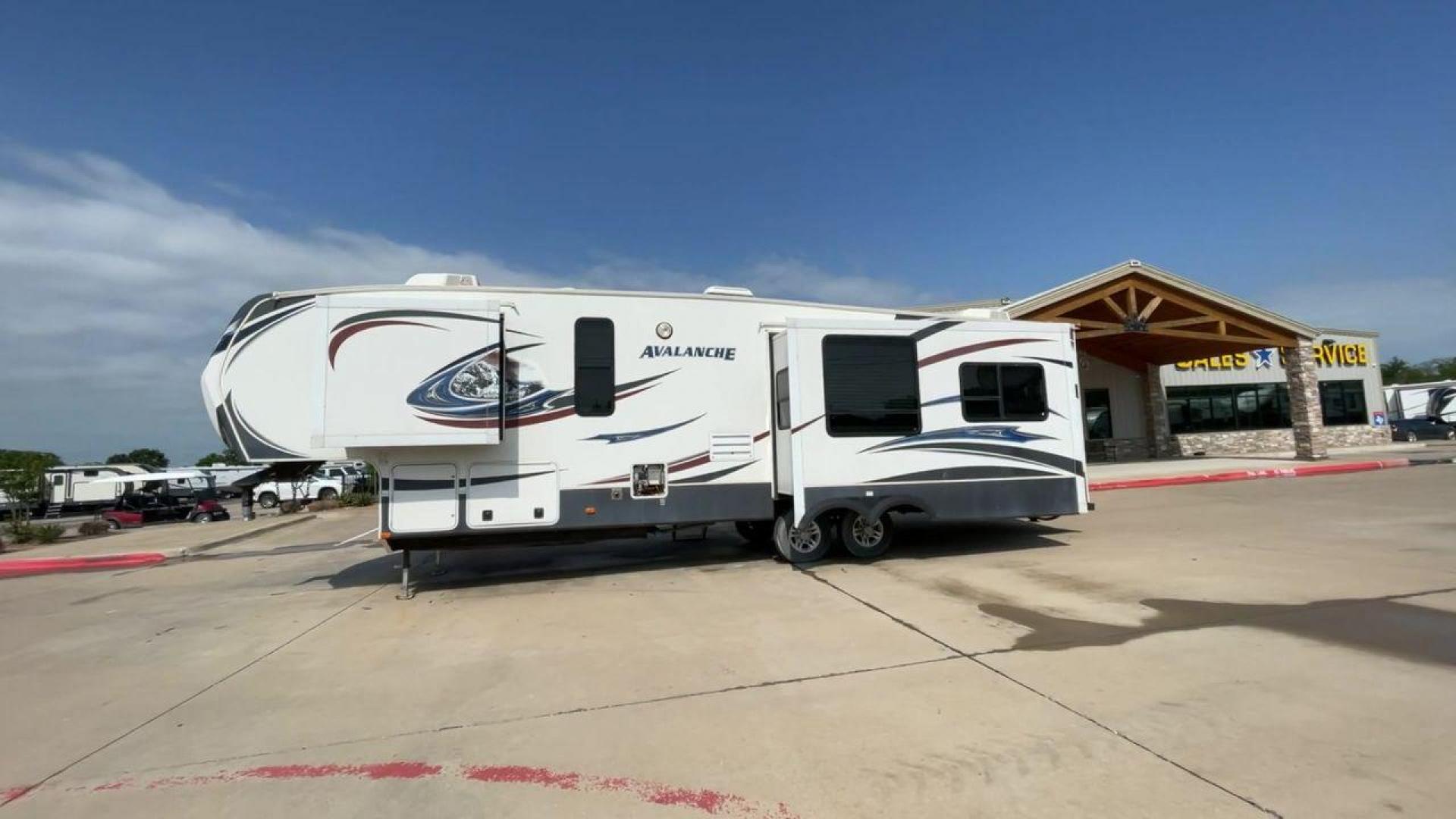 2014 KEYSTONE RV AVALANCHE 345TG (4YDF34521EE) , Length: 37.92 ft. | Dry Weight: 11,417 lbs. | Gross Weight: 14,140 lbs. | Slides: 3 transmission, located at 4319 N Main Street, Cleburne, TX, 76033, (817) 221-0660, 32.435829, -97.384178 - Set out on an adventure filled with luxury and comfort in the 2014 Keystone Avalanche 345TG, a fifth wheel crafted to elevate your RV experience. With its 37.92-foot size, this model seamlessly blends sophisticated design with functional features, making it an ideal sanctuary for your travels. Built - Photo#6