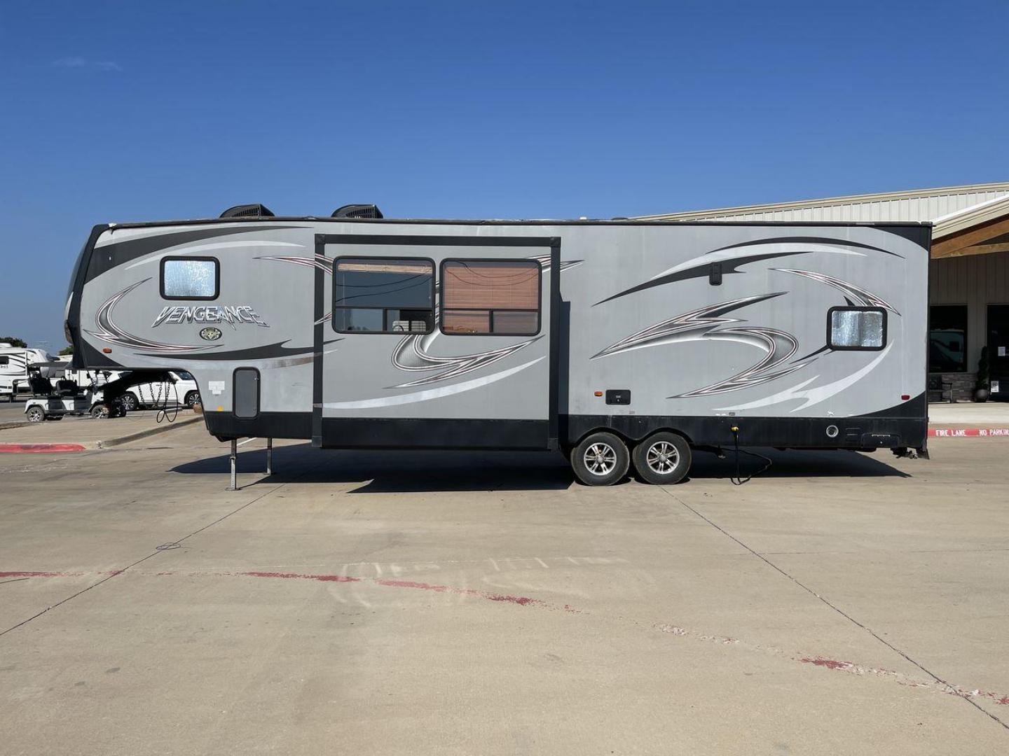 2014 KEYSTONE VENGEANCE 312A (4X4FVGG28EY) , Length: 37.92 ft. | Dry Weight: 10,068 lbs. | Gross Weight: 14,508 lbs. | Slides: 1 transmission, located at 4319 N Main Street, Cleburne, TX, 76033, (817) 221-0660, 32.435829, -97.384178 - This 2014 Keystone Vengeance 312A measures 37.92 ft. in length and has a dry weight of 10,068 lbs. It also has a GVWR of 14,508 lbs. and a hitch weight of 2,508 lbs. This unit has automatic heating and cooling for optimal temperature control. It is made of aluminum and fiberglass. This model also co - Photo#24