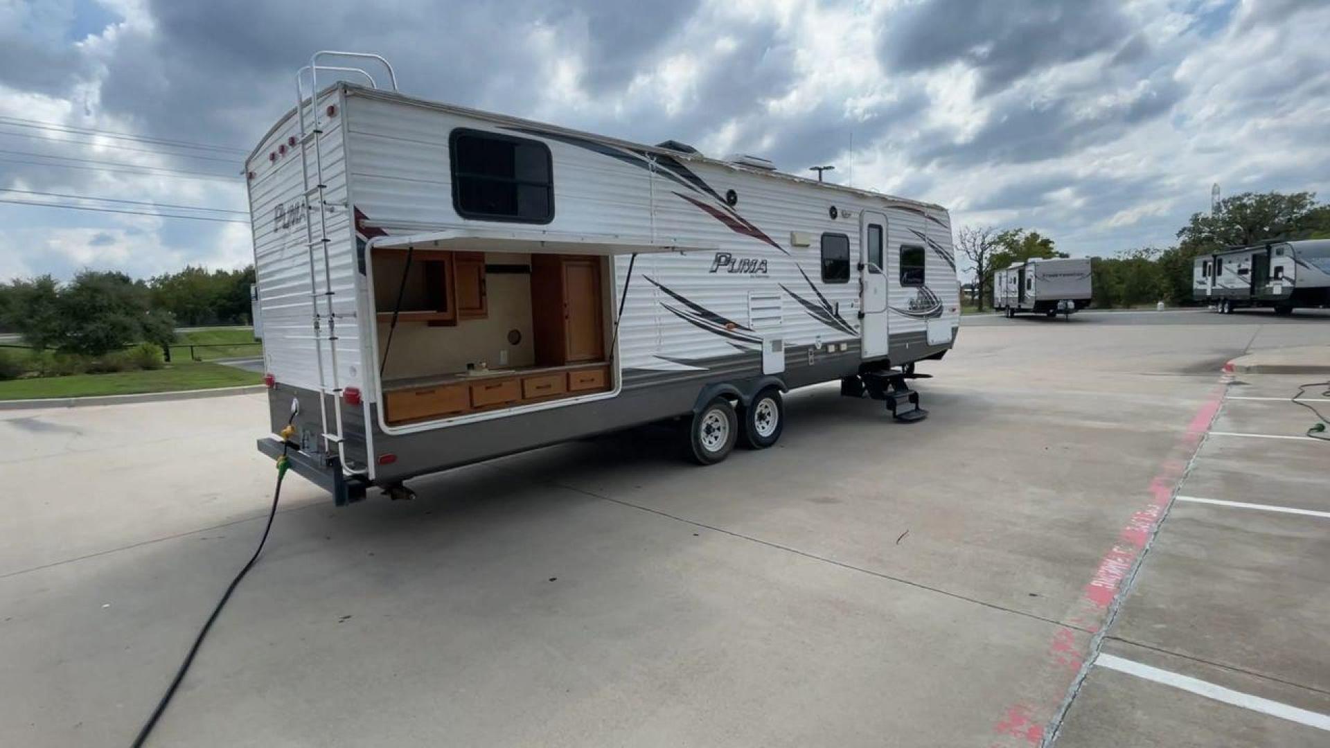 2014 PALOMINO PUMA PT30DBSS (4X4TPUF21EP) , Length: 33.5 ft. | Dry Weight: 6,675 lbs. | Gross Weight: 9,588 lbs. | Slides: 1 transmission, located at 4319 N Main Street, Cleburne, TX, 76033, (817) 221-0660, 32.435829, -97.384178 - Photo#1