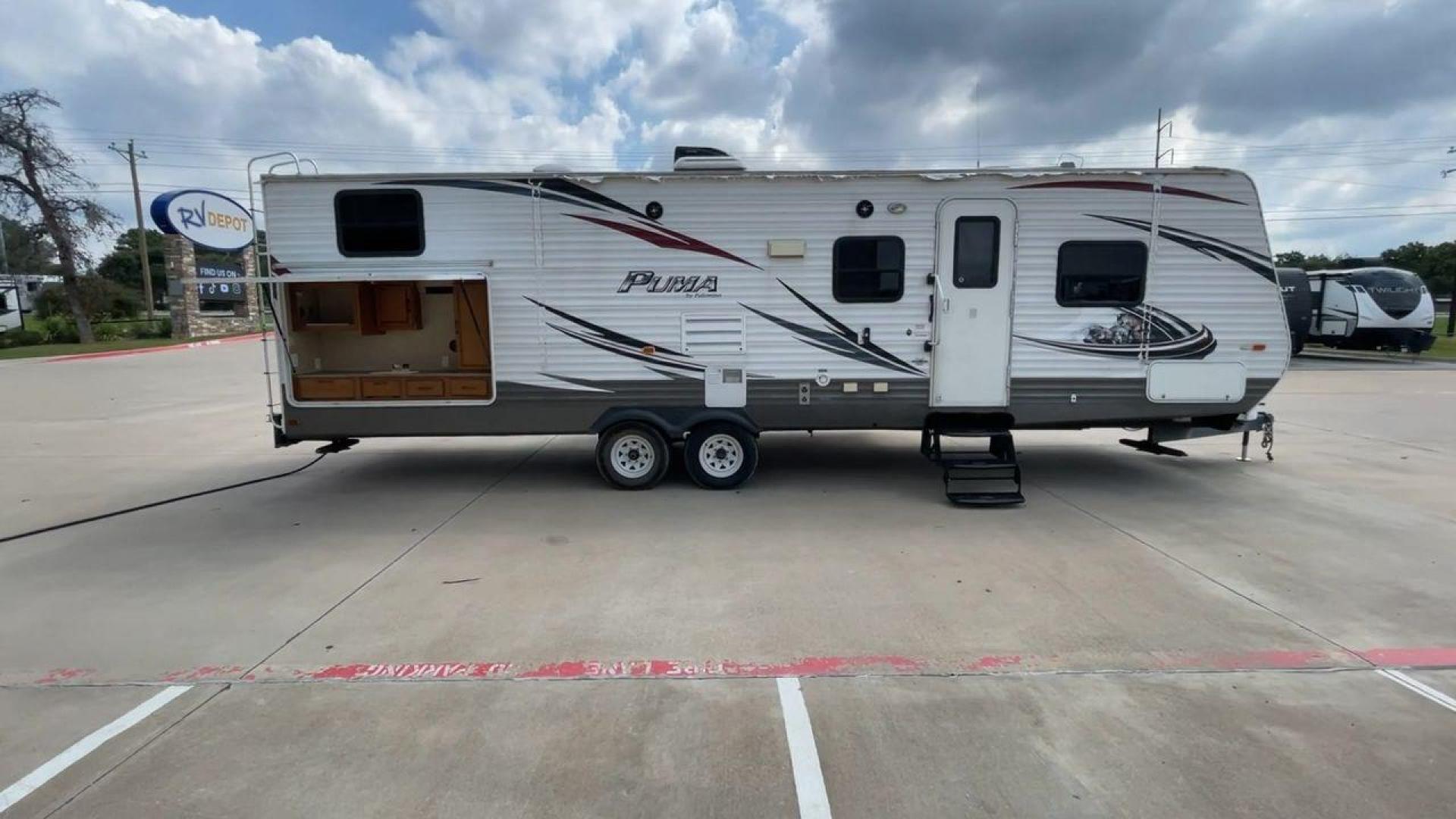 2014 PALOMINO PUMA PT30DBSS (4X4TPUF21EP) , Length: 33.5 ft. | Dry Weight: 6,675 lbs. | Gross Weight: 9,588 lbs. | Slides: 1 transmission, located at 4319 N Main Street, Cleburne, TX, 76033, (817) 221-0660, 32.435829, -97.384178 - Photo#2