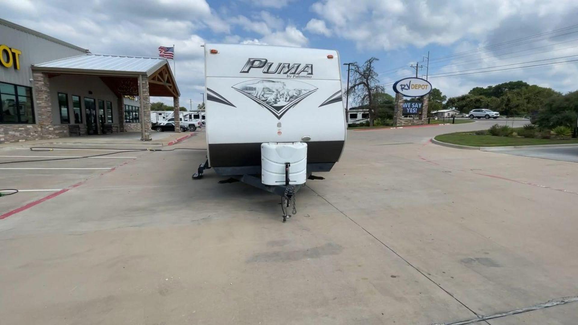 2014 PALOMINO PUMA PT30DBSS (4X4TPUF21EP) , Length: 33.5 ft. | Dry Weight: 6,675 lbs. | Gross Weight: 9,588 lbs. | Slides: 1 transmission, located at 4319 N Main Street, Cleburne, TX, 76033, (817) 221-0660, 32.435829, -97.384178 - Photo#4