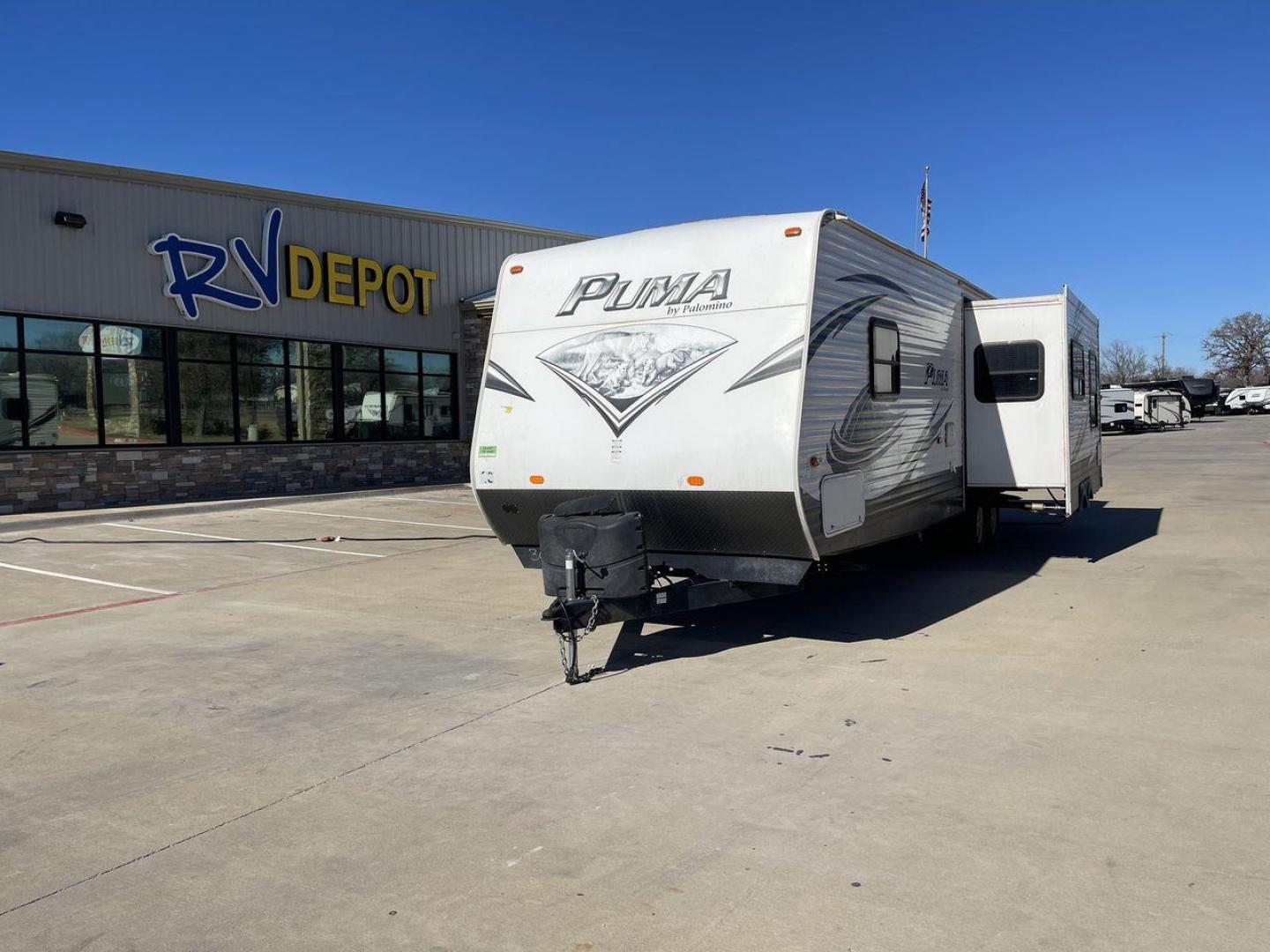 2014 WHITE PUMA 30RKSS (4X4TPUF23EP) , Length: 32.75 ft. | Dry Weight: 6,670 lbs. | Gross Weight: 9,827 lbs. | Slides: 1 transmission, located at 4319 N Main Street, Cleburne, TX, 76033, (817) 221-0660, 32.435829, -97.384178 - Looking for a travel trailer that offers comfort, convenience, and style? Look no further than this 2014 PUMA 30RKSS available at RV Depot in Cleburne, TX. With its spacious interior, sleek white exterior, and rear living layout, this travel trailer is perfect for your next adventure. The PUMA 30RK - Photo#0