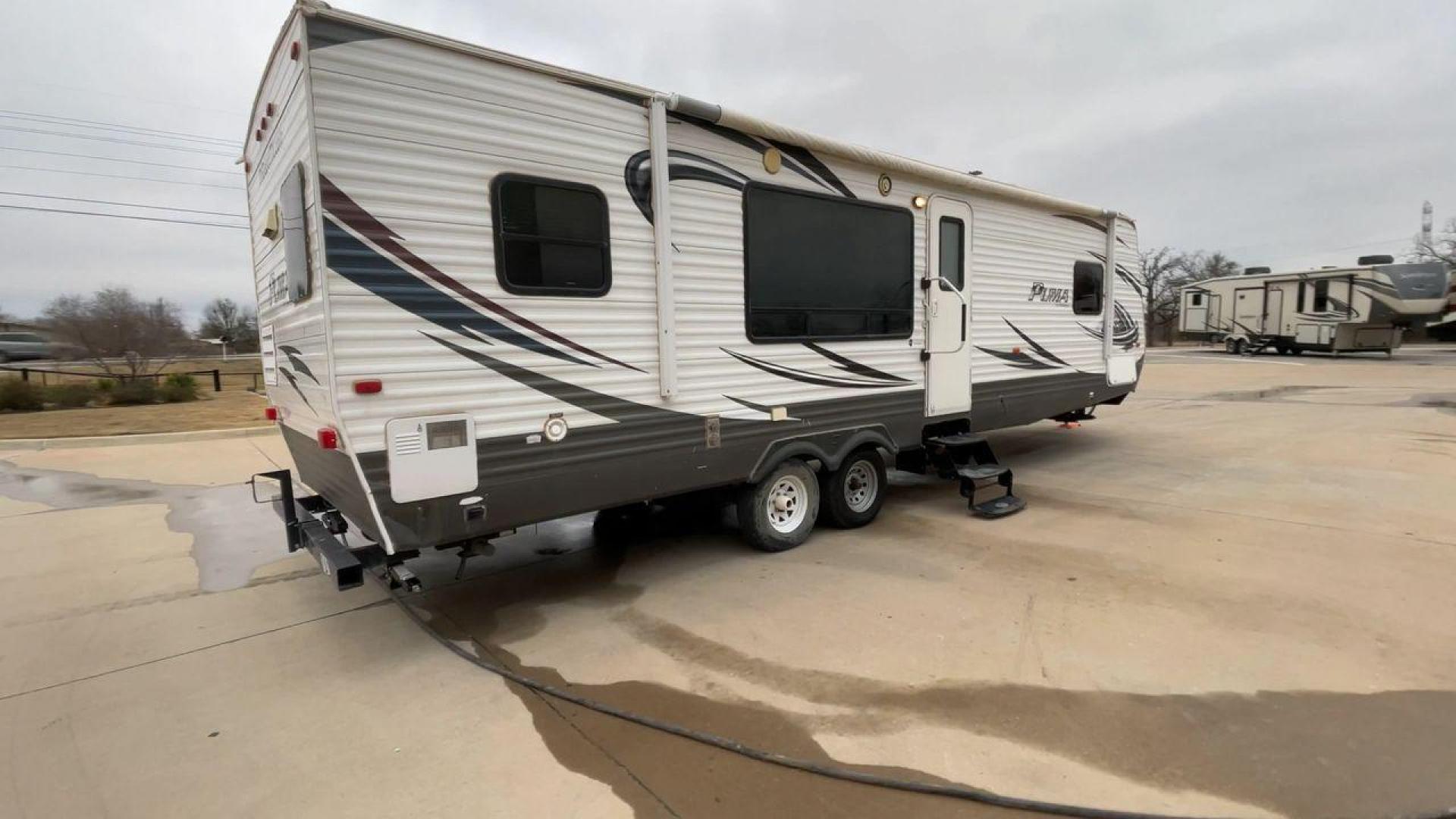 2014 WHITE PUMA 30RKSS (4X4TPUF23EP) , Length: 32.75 ft. | Dry Weight: 6,670 lbs. | Gross Weight: 9,827 lbs. | Slides: 1 transmission, located at 4319 N Main Street, Cleburne, TX, 76033, (817) 221-0660, 32.435829, -97.384178 - Looking for a travel trailer that offers comfort, convenience, and style? Look no further than this 2014 PUMA 30RKSS available at RV Depot in Cleburne, TX. With its spacious interior, sleek white exterior, and rear living layout, this travel trailer is perfect for your next adventure. The PUMA 30RK - Photo#1