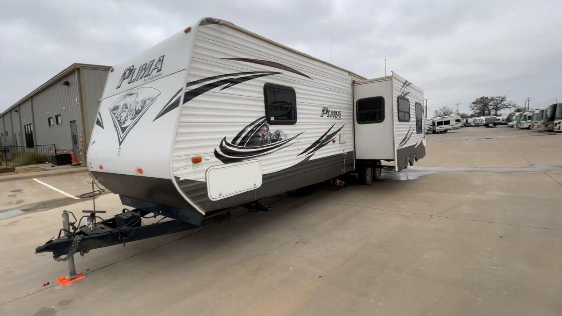 2014 WHITE PUMA 30RKSS (4X4TPUF23EP) , Length: 32.75 ft. | Dry Weight: 6,670 lbs. | Gross Weight: 9,827 lbs. | Slides: 1 transmission, located at 4319 N Main Street, Cleburne, TX, 76033, (817) 221-0660, 32.435829, -97.384178 - Looking for a travel trailer that offers comfort, convenience, and style? Look no further than this 2014 PUMA 30RKSS available at RV Depot in Cleburne, TX. With its spacious interior, sleek white exterior, and rear living layout, this travel trailer is perfect for your next adventure. The PUMA 30RK - Photo#5