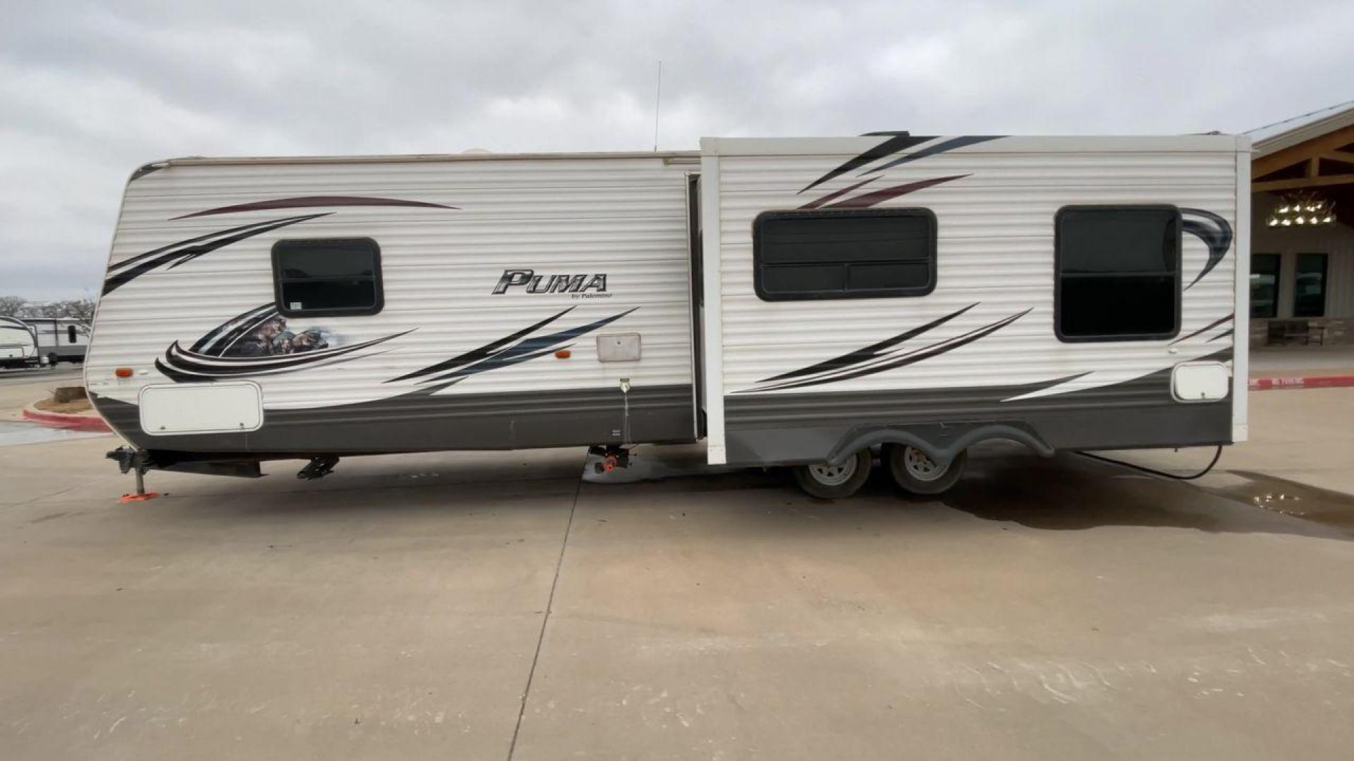 2014 WHITE PUMA 30RKSS (4X4TPUF23EP) , Length: 32.75 ft. | Dry Weight: 6,670 lbs. | Gross Weight: 9,827 lbs. | Slides: 1 transmission, located at 4319 N Main Street, Cleburne, TX, 76033, (817) 221-0660, 32.435829, -97.384178 - Looking for a travel trailer that offers comfort, convenience, and style? Look no further than this 2014 PUMA 30RKSS available at RV Depot in Cleburne, TX. With its spacious interior, sleek white exterior, and rear living layout, this travel trailer is perfect for your next adventure. The PUMA 30RK - Photo#6