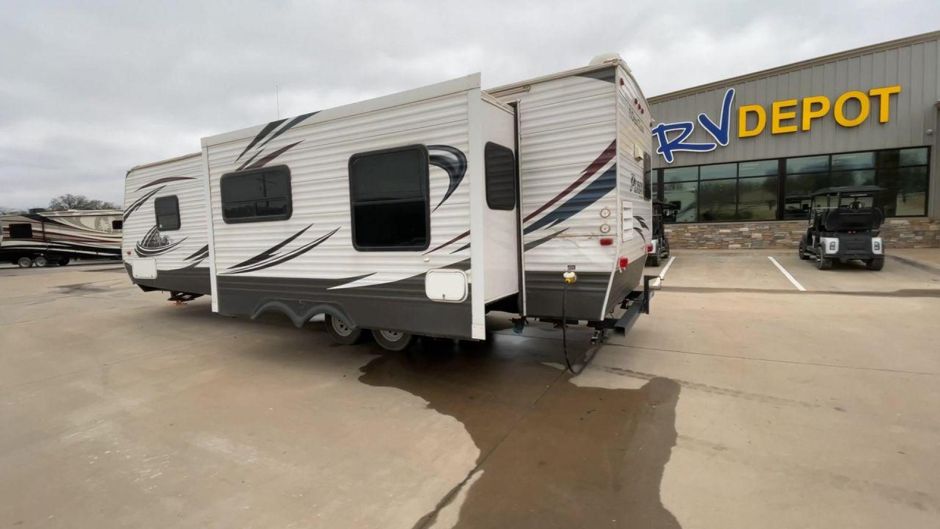 2014 WHITE PUMA 30RKSS (4X4TPUF23EP) , Length: 32.75 ft. | Dry Weight: 6,670 lbs. | Gross Weight: 9,827 lbs. | Slides: 1 transmission, located at 4319 N Main Street, Cleburne, TX, 76033, (817) 221-0660, 32.435829, -97.384178 - Looking for a travel trailer that offers comfort, convenience, and style? Look no further than this 2014 PUMA 30RKSS available at RV Depot in Cleburne, TX. With its spacious interior, sleek white exterior, and rear living layout, this travel trailer is perfect for your next adventure. The PUMA 30RK - Photo#7