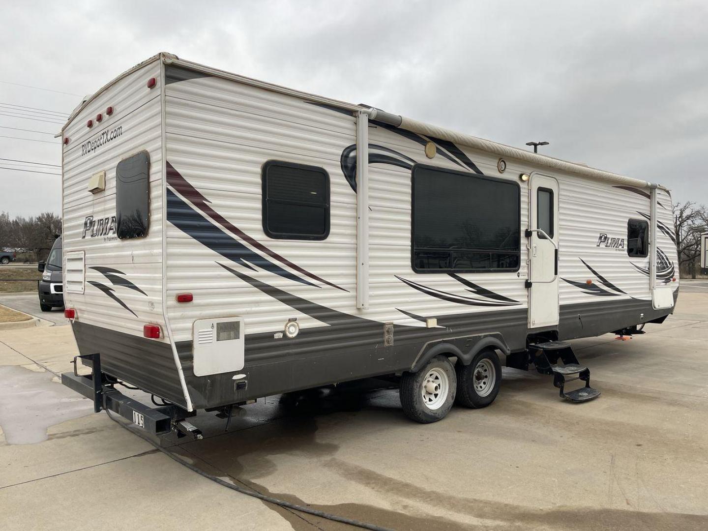 2014 WHITE PUMA 30RKSS (4X4TPUF23EP) , Length: 32.75 ft. | Dry Weight: 6,670 lbs. | Gross Weight: 9,827 lbs. | Slides: 1 transmission, located at 4319 N Main Street, Cleburne, TX, 76033, (817) 221-0660, 32.435829, -97.384178 - Looking for a travel trailer that offers comfort, convenience, and style? Look no further than this 2014 PUMA 30RKSS available at RV Depot in Cleburne, TX. With its spacious interior, sleek white exterior, and rear living layout, this travel trailer is perfect for your next adventure. The PUMA 30RK - Photo#24