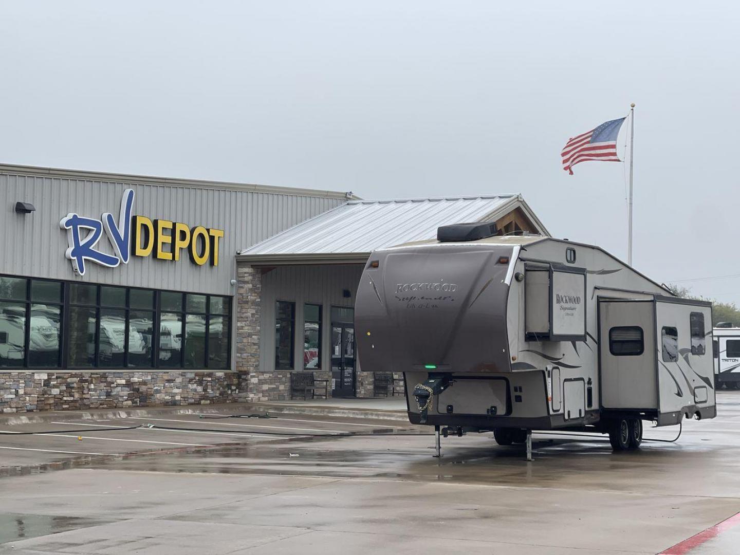 2014 TAN ROCKWOOD SIGNATURE 8281WS (4X4FRLD22E1) , Length: 31.92 ft. | Dry Weight: 7,849 lbs. | Slides: 3 transmission, located at 4319 N Main Street, Cleburne, TX, 76033, (817) 221-0660, 32.435829, -97.384178 - ARKANSAS TITLE, WILL NEED ORIGINAL INSPECTION - Photo#0