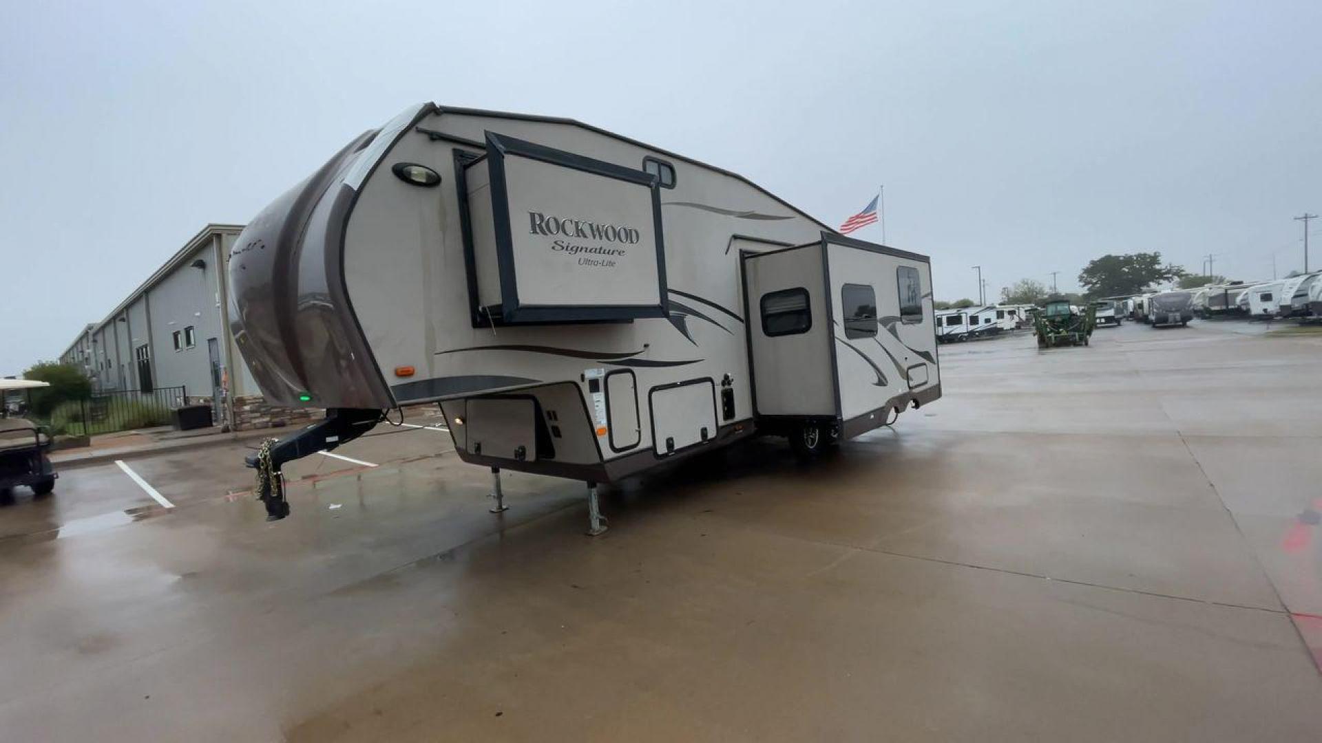 2014 TAN ROCKWOOD SIGNATURE 8281WS (4X4FRLD22E1) , Length: 31.92 ft. | Dry Weight: 7,849 lbs. | Slides: 3 transmission, located at 4319 N Main Street, Cleburne, TX, 76033, (817) 221-0660, 32.435829, -97.384178 - ARKANSAS TITLE, WILL NEED ORIGINAL INSPECTION - Photo#5