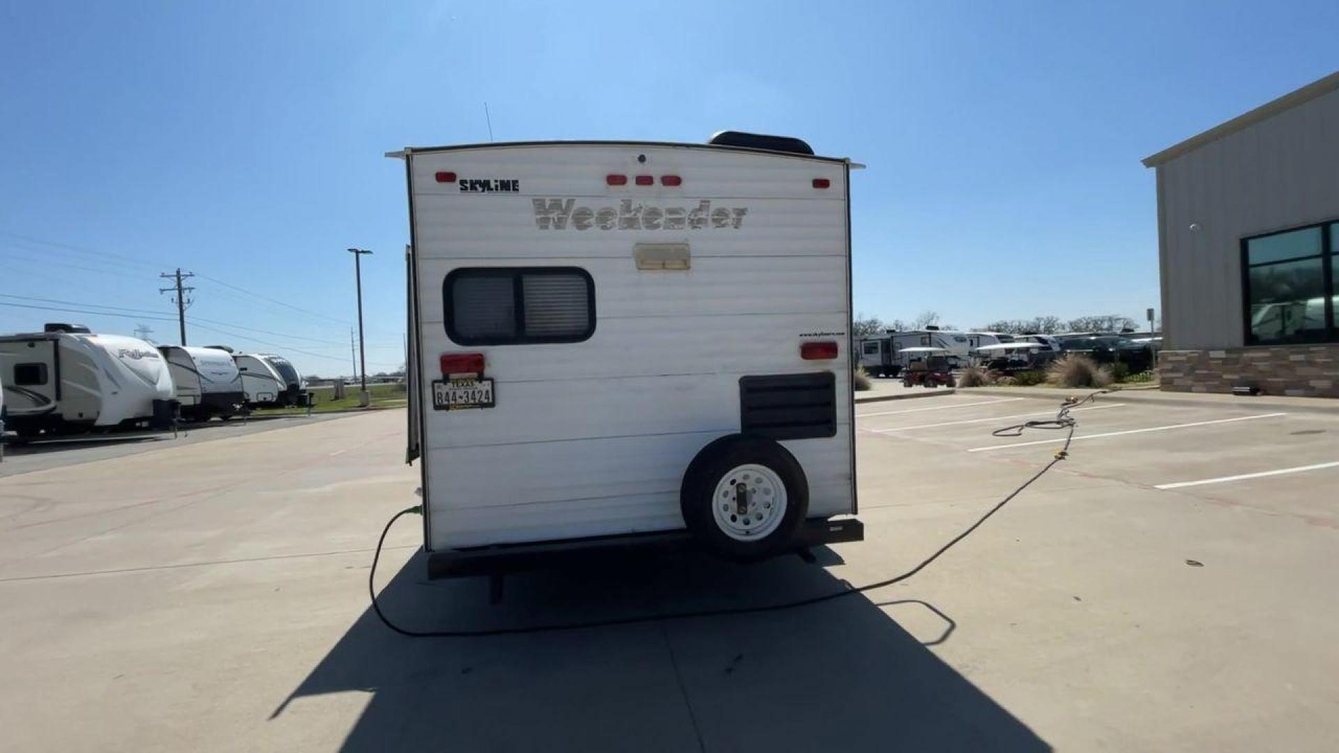 2014 SKYLINE WEEKENDER 260 - (1SE200M24EC) , located at 4319 N Main Street, Cleburne, TX, 76033, (817) 221-0660, 32.435829, -97.384178 - Photo#8