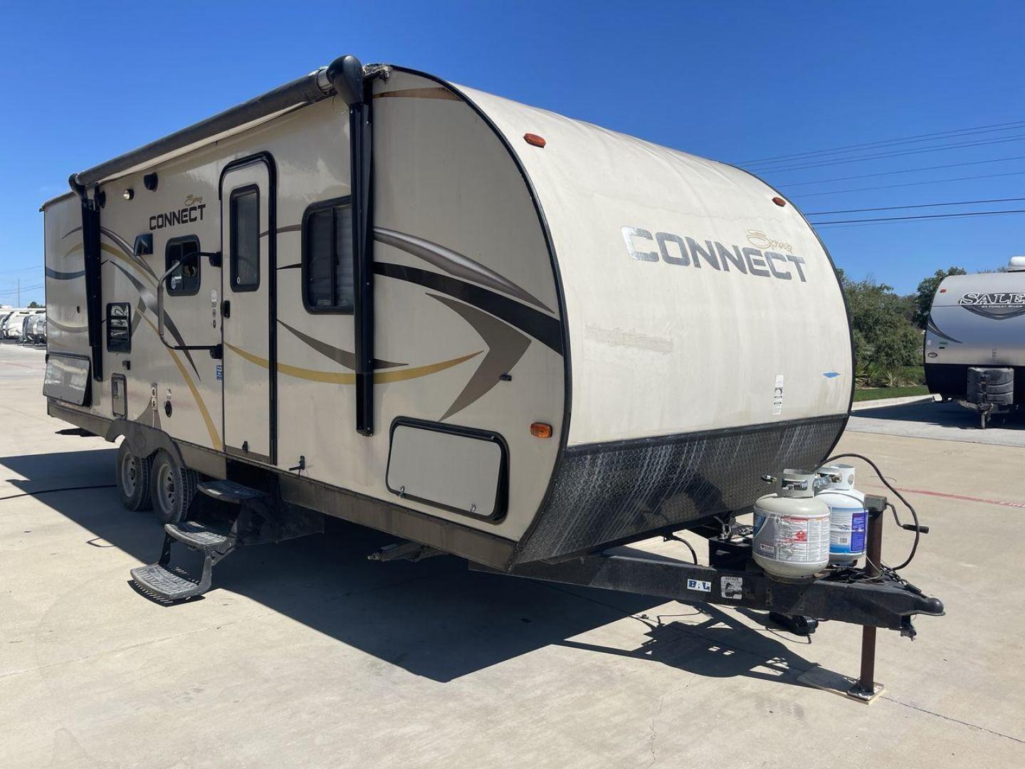 2014 TAN SPREE CONNECT 250BHS (4EZTL2524E8) , Slides: 1 transmission, located at 4319 N Main Street, Cleburne, TX, 76033, (817) 221-0660, 32.435829, -97.384178 - The 2014 Spree Connect 250BHS travel trailer lets you go on trips you'll never forget. It's the best place to stay away from home because it has a single slide-out and a roomy inside. When you step inside the Spree Connect 250BHS, you'll find a warm and welcoming space. There are a set of bunk beds - Photo#23