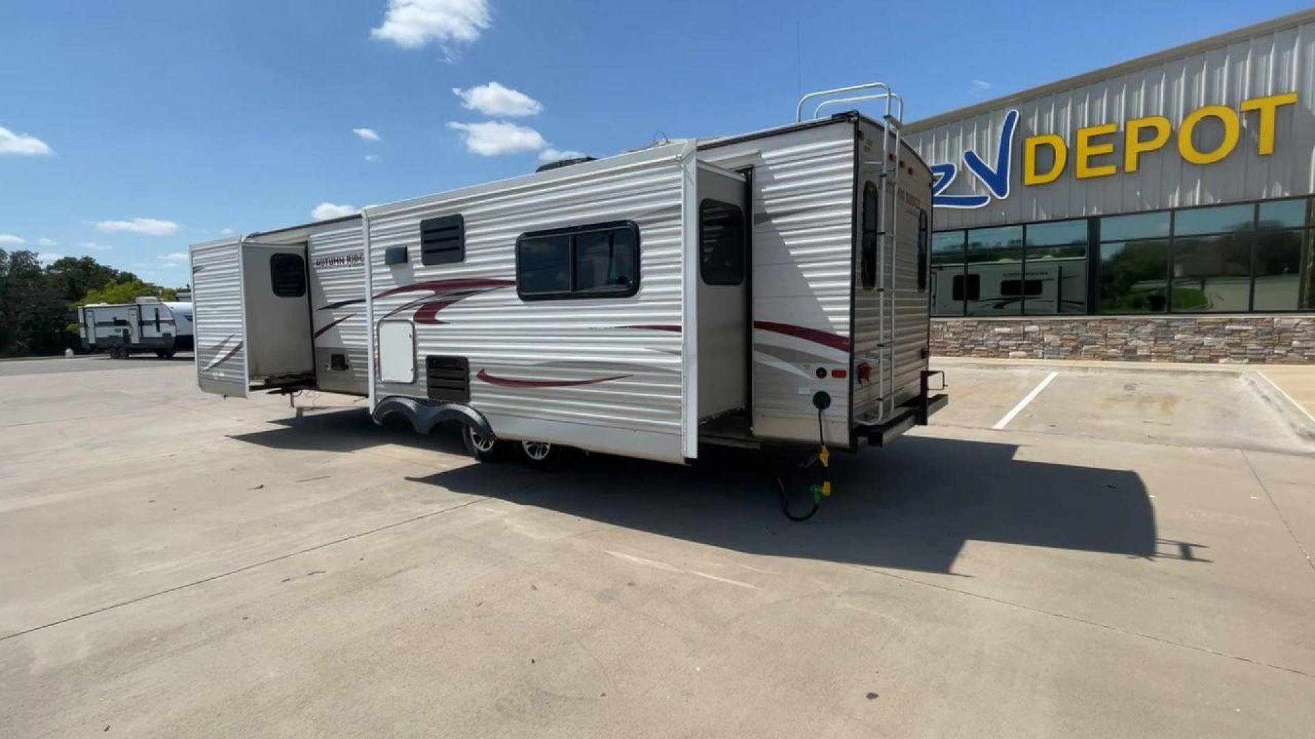 2014 WHITE STARCRAFT AUTUMN RIDGE346 RESA (1SABS0BU0E2) , Length: 38.25 ft. | Dry Weight: 8,385 lbs. | Gross Weight: 10,750 lbs. | Slides: 3 transmission, located at 4319 N Main Street, Cleburne, TX, 76033, (817) 221-0660, 32.435829, -97.384178 - With the 2014 Starcraft Autumn Ridge 346RESA travel trailer, you can unleash your inner explorer. For your outdoor adventures, this finely built and feature-rich RV is intended to bring you a cozy and delightful home away from home. This trailer has dimensions of 38.25 ft in length, 8 ft in width, a - Photo#7