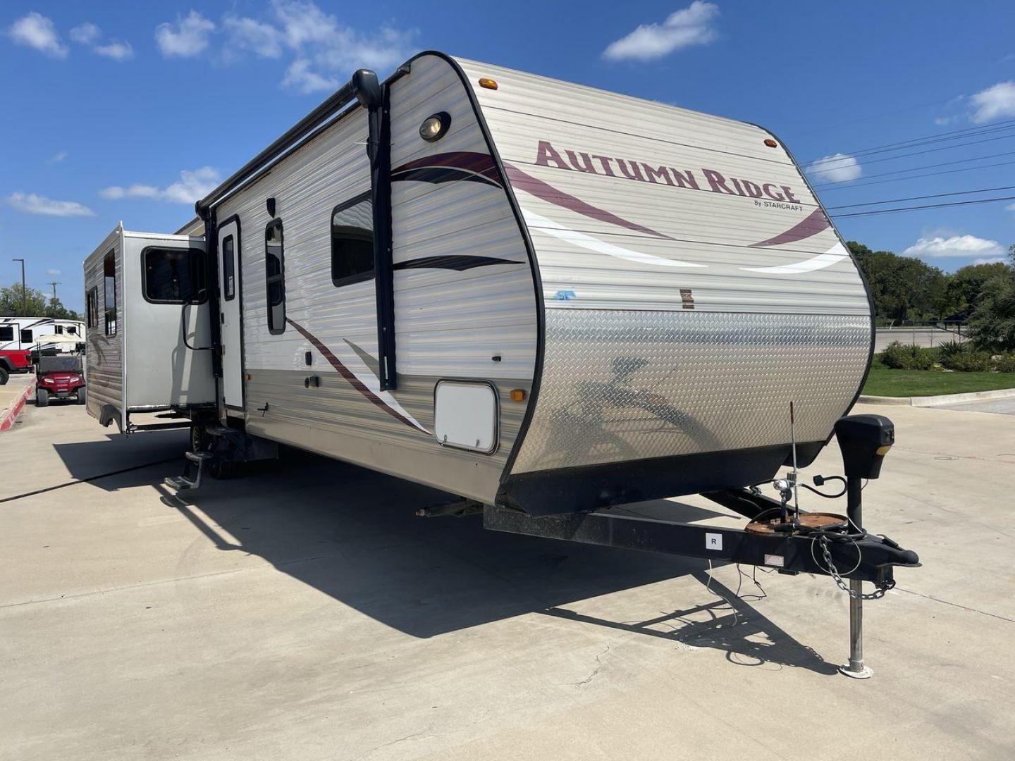 2014 WHITE STARCRAFT AUTUMN RIDGE346 RESA (1SABS0BU0E2) , Length: 38.25 ft. | Dry Weight: 8,385 lbs. | Gross Weight: 10,750 lbs. | Slides: 3 transmission, located at 4319 N Main Street, Cleburne, TX, 76033, (817) 221-0660, 32.435829, -97.384178 - With the 2014 Starcraft Autumn Ridge 346RESA travel trailer, you can unleash your inner explorer. For your outdoor adventures, this finely built and feature-rich RV is intended to bring you a cozy and delightful home away from home. This trailer has dimensions of 38.25 ft in length, 8 ft in width, a - Photo#23