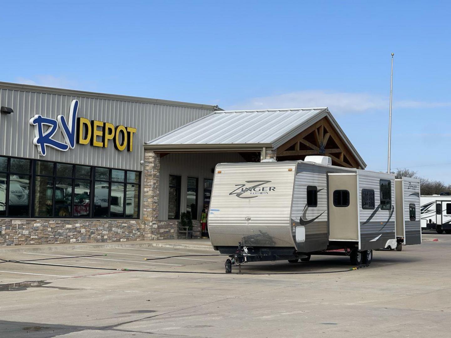 2014 TAN ZINGER 31SB (4V0TC3126EJ) , Length: 35.5 ft.| Dry Weight: 7,875 lbs. | Gross Weight: 9,671 lbs. | Slides: 2 transmission, located at 4319 N Main Street, Cleburne, TX, 76033, (817) 221-0660, 32.435829, -97.384178 - This 2014 CrossRoads Zinger 31SB travel trailer measures 35.5 feet. It is a dual axle, steel wheel setup with electric drum brakes. Its dry weight is 7,875 lbs. Its payload is 1,796 lbs, hitch weight is 1,071 lbs and the GVWR 9.671 lbs. The fiberglass exterior is painted white and tan with dark tan - Photo#0