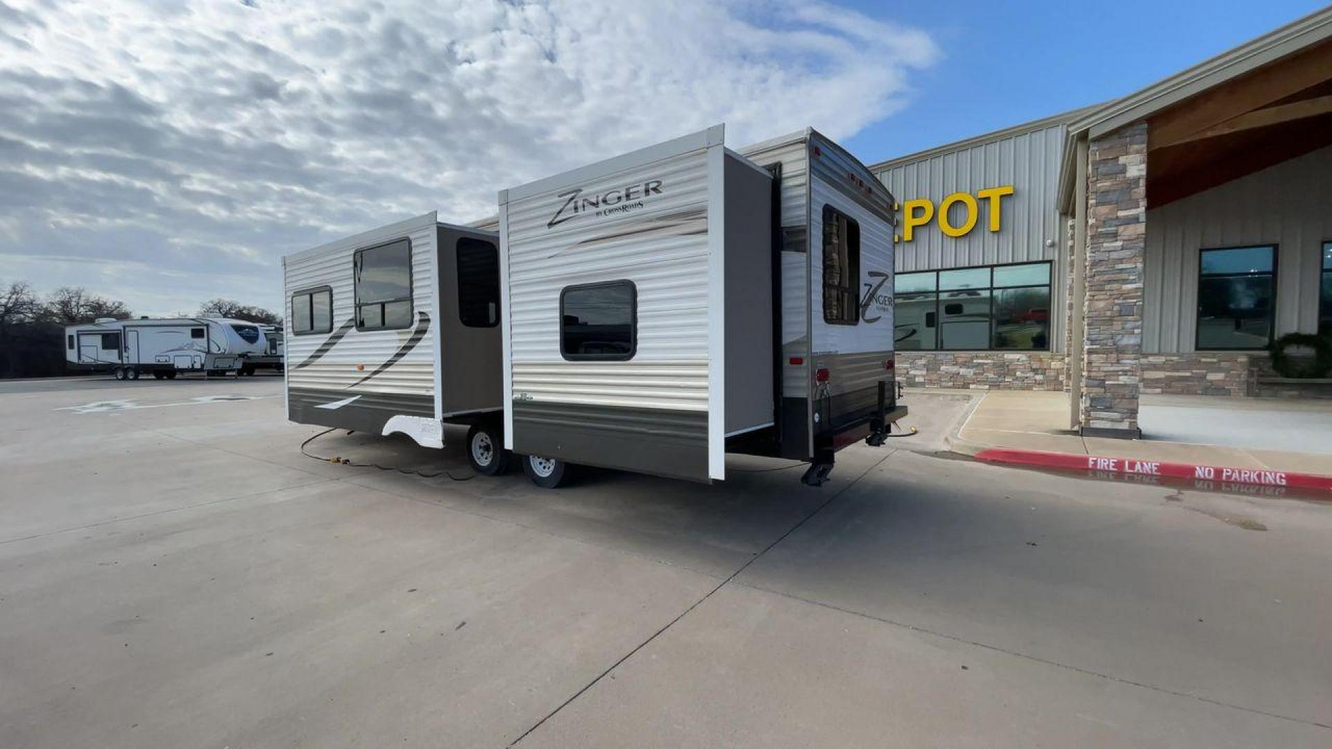 2014 TAN ZINGER 31SB (4V0TC3126EJ) , Length: 35.5 ft.| Dry Weight: 7,875 lbs. | Gross Weight: 9,671 lbs. | Slides: 2 transmission, located at 4319 N Main Street, Cleburne, TX, 76033, (817) 221-0660, 32.435829, -97.384178 - This 2014 CrossRoads Zinger 31SB travel trailer measures 35.5 feet. It is a dual axle, steel wheel setup with electric drum brakes. Its dry weight is 7,875 lbs. Its payload is 1,796 lbs, hitch weight is 1,071 lbs and the GVWR 9.671 lbs. The fiberglass exterior is painted white and tan with dark tan - Photo#7