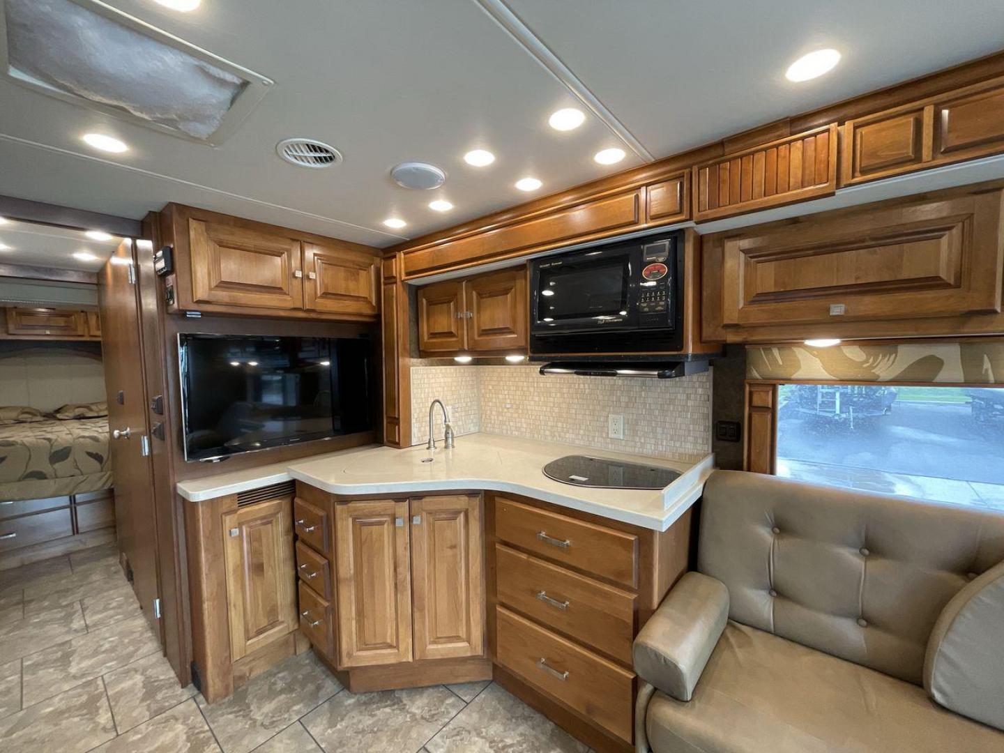 2015 BLACK DES ALLEGRO BREEZE 32BR (5VBRC93A4EA) , Length: 33.17 ft | Gross Weight: 23,500 lbs transmission, located at 4319 N Main Street, Cleburne, TX, 76033, (817) 221-0660, 32.435829, -97.384178 - Photo#10