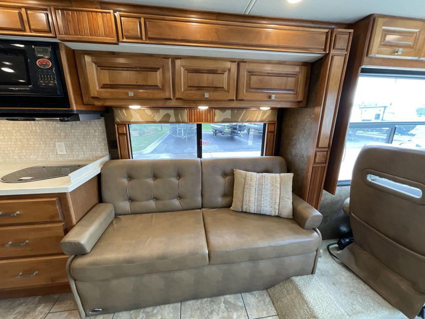 2015 BLACK DES ALLEGRO BREEZE 32BR (5VBRC93A4EA) , Length: 33.17 ft | Gross Weight: 23,500 lbs transmission, located at 4319 N Main Street, Cleburne, TX, 76033, (817) 221-0660, 32.435829, -97.384178 - Photo#11