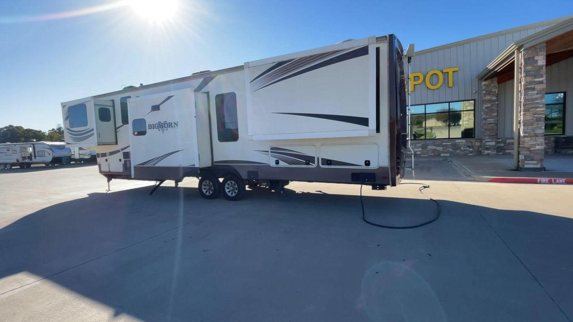 2015 TAN BIGHORN 3750FL (5SFBG4323FE) , Length: 41.7 ft. | Gross Weight: 16,000 lbs. | Slides: 5 transmission, located at 4319 N Main Street, Cleburne, TX, 76033, (817) 221-0660, 32.435829, -97.384178 - Photo#7