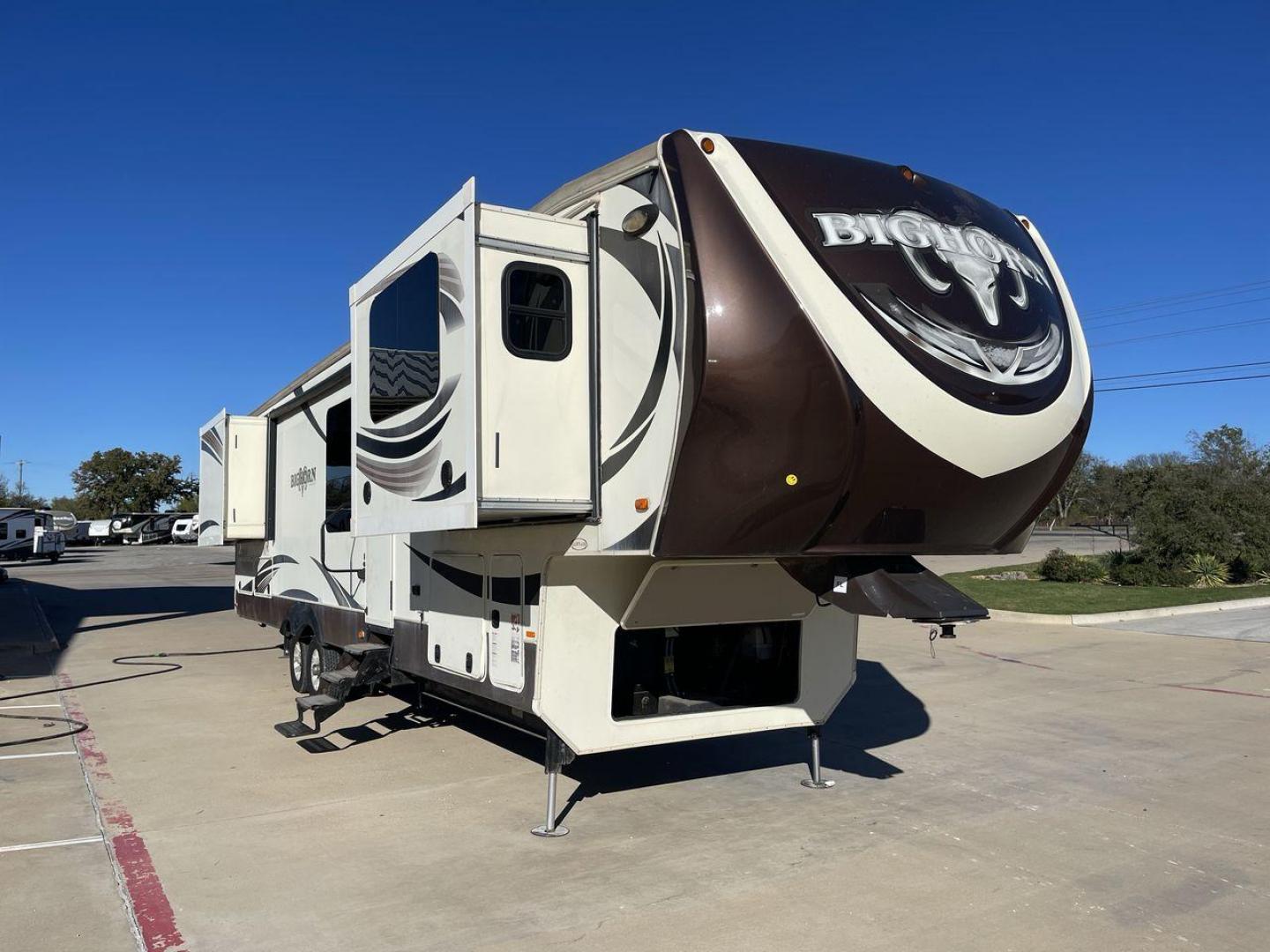 2015 TAN BIGHORN 3750FL (5SFBG4323FE) , Length: 41.7 ft. | Gross Weight: 16,000 lbs. | Slides: 5 transmission, located at 4319 N Main Street, Cleburne, TX, 76033, (817) 221-0660, 32.435829, -97.384178 - Photo#23