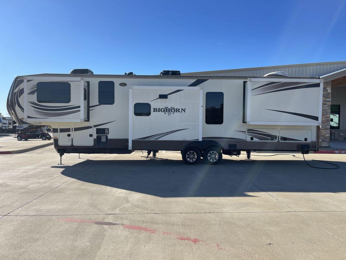 2015 TAN BIGHORN 3750FL (5SFBG4323FE) , Length: 41.7 ft. | Gross Weight: 16,000 lbs. | Slides: 5 transmission, located at 4319 N Main Street, Cleburne, TX, 76033, (817) 221-0660, 32.435829, -97.384178 - Photo#24