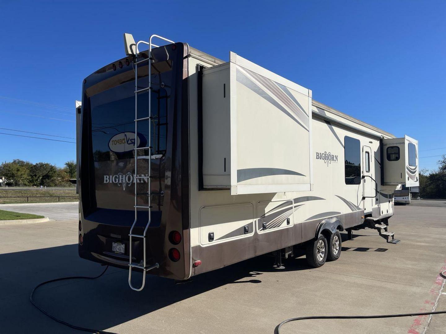 2015 TAN BIGHORN 3750FL (5SFBG4323FE) , Length: 41.7 ft. | Gross Weight: 16,000 lbs. | Slides: 5 transmission, located at 4319 N Main Street, Cleburne, TX, 76033, (817) 221-0660, 32.435829, -97.384178 - Photo#25