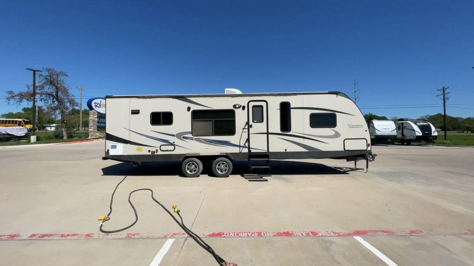 2015 WHITE COACHMEN FREEDOM EXPRESS 305R (5ZT2FEWB3FA) , Length: 34.5 ft | Dry Weight: 6,199 lbs | Gross Weight: 9,500 lbs | Slides: 2 transmission, located at 4319 N Main Street, Cleburne, TX, 76033, (817) 221-0660, 32.435829, -97.384178 - The 2015 Coachmen Freedom Express 305RKDS provides a large and comfortable traveling experience, ideal for people seeking adventure on the road. This travel trailer offers a generous amount of living space while still being easy to maneuver. It measures 34.5 feet in length and has a dry weight of 6, - Photo#2