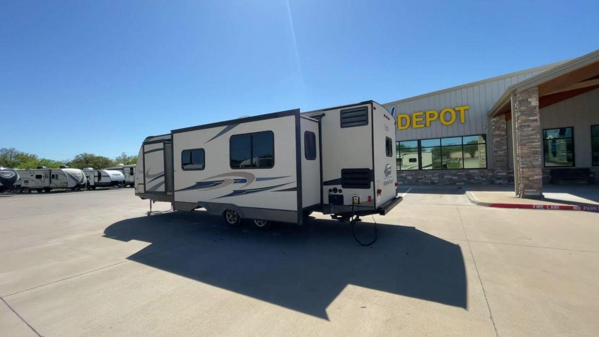 2015 WHITE COACHMEN FREEDOM EXPRESS 305R (5ZT2FEWB3FA) , Length: 34.5 ft | Dry Weight: 6,199 lbs | Gross Weight: 9,500 lbs | Slides: 2 transmission, located at 4319 N Main Street, Cleburne, TX, 76033, (817) 221-0660, 32.435829, -97.384178 - The 2015 Coachmen Freedom Express 305RKDS provides a large and comfortable traveling experience, ideal for people seeking adventure on the road. This travel trailer offers a generous amount of living space while still being easy to maneuver. It measures 34.5 feet in length and has a dry weight of 6, - Photo#7