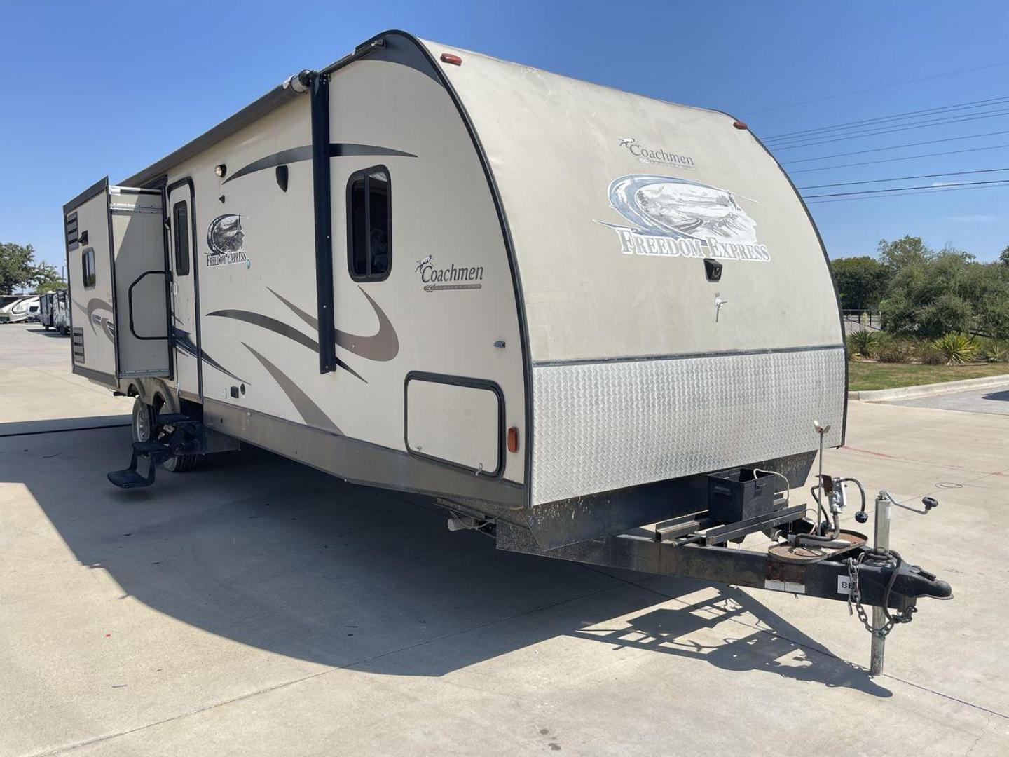 2015 TAN COACHMEN FREEDOM EXPRESS 320D (5ZT2FEXB6FA) , Length: 36.92 ft | Dry Weight: 7,374 lbs | Gross Weight: 10,700 lbs | Slides: 3 transmission, located at 4319 N Main Street, Cleburne, TX, 76033, (817) 221-0660, 32.435829, -97.384178 - The 2015 Coachmen Freedom Express 320BHDS travel trailer offers unsurpassed independence and comfort. With a length of 36.92 feet and three slides, this trailer provides ample living space for your entire family or company. Its aluminum body and fiberglass sidewalls are both robust and lightweight, - Photo#22