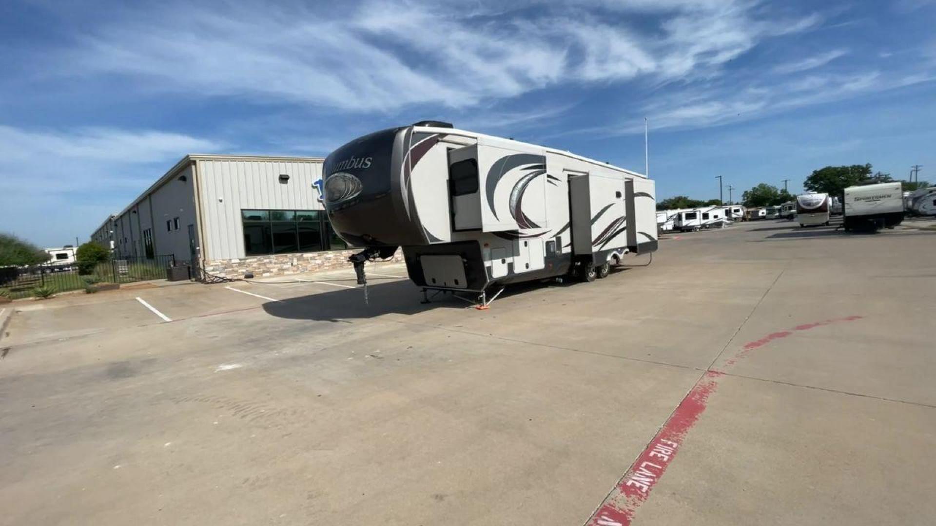 2015 TAN COLUMBUS 365RL (4X4FCMN26F6) , located at 4319 N Main Street, Cleburne, TX, 76033, (817) 221-0660, 32.435829, -97.384178 - TEXAS TITLE - Photo#5