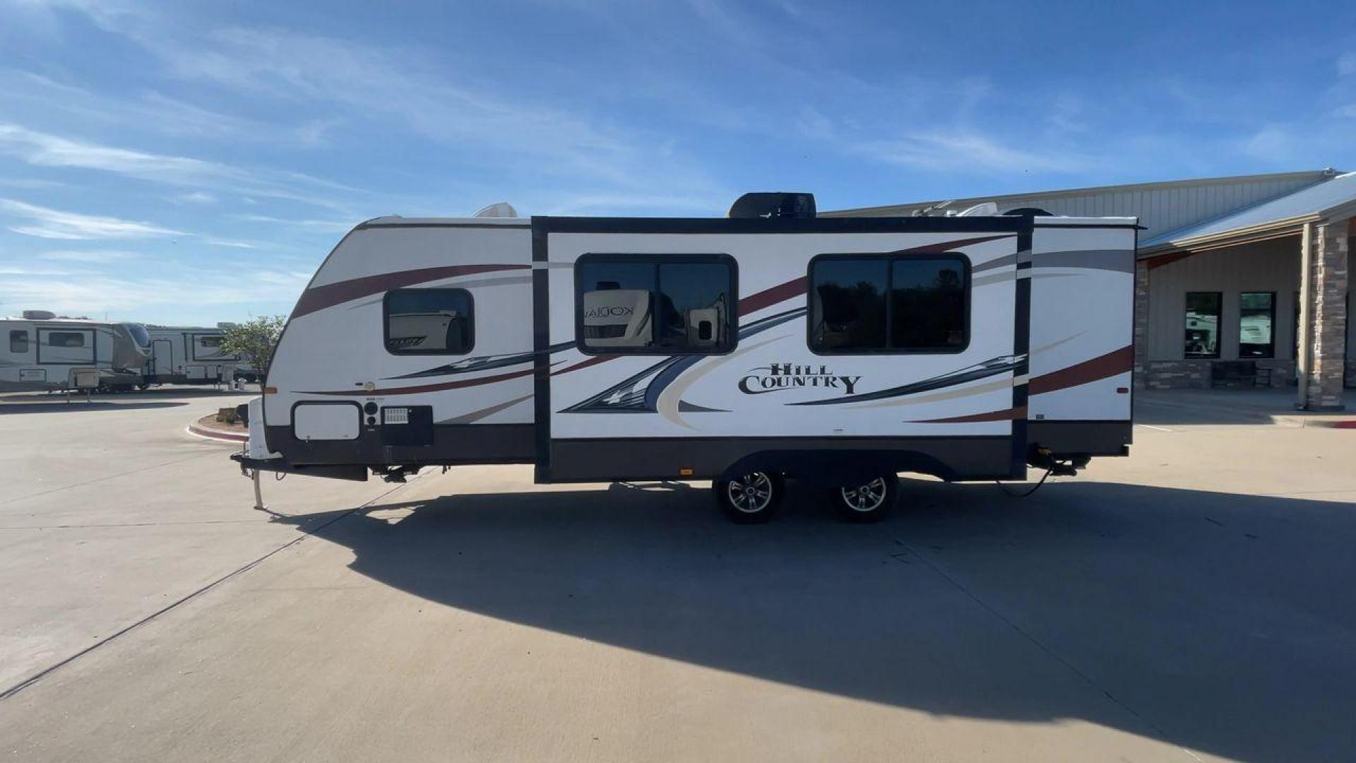 2015 WHITE CROSSROADS HILL COUNTRY 26RB (4V0TC2626FB) , Length: 27.58 ft. | Dry Weight: 7,334 lbs. | Gross Weight: 9,494 lbs. | Slides: 2 transmission, located at 4319 N Main Street, Cleburne, TX, 76033, (817) 221-0660, 32.435829, -97.384178 - This 2015 Hill Country 26RB travel trailer is just over 30' long. It is a dual axle, aluminum wheel setup with a dry weight of 6,284 lbs and a carrying capacity of 3,210 lbs. This travel trailer has two slides. The main area contains the kitchen, living area, and dining area. The kitchen has an isla - Photo#6