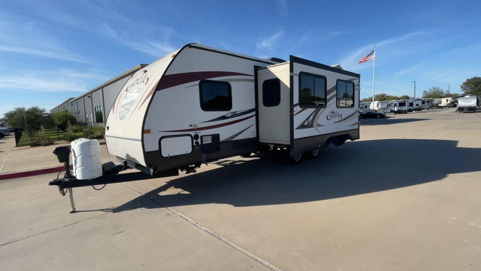 2015 WHITE CROSSROADS HILL COUNTRY 26RB (4V0TC2626FB) , Length: 27.58 ft. | Dry Weight: 7,334 lbs. | Gross Weight: 9,494 lbs. | Slides: 2 transmission, located at 4319 N Main Street, Cleburne, TX, 76033, (817) 221-0660, 32.435829, -97.384178 - This 2015 Hill Country 26RB travel trailer is just over 30' long. It is a dual axle, aluminum wheel setup with a dry weight of 6,284 lbs and a carrying capacity of 3,210 lbs. This travel trailer has two slides. The main area contains the kitchen, living area, and dining area. The kitchen has an isla - Photo#5