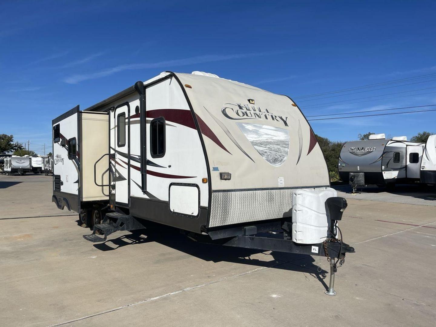 2015 WHITE CROSSROADS HILL COUNTRY 26RB (4V0TC2626FB) , Length: 27.58 ft. | Dry Weight: 7,334 lbs. | Gross Weight: 9,494 lbs. | Slides: 2 transmission, located at 4319 N Main Street, Cleburne, TX, 76033, (817) 221-0660, 32.435829, -97.384178 - This 2015 Hill Country 26RB travel trailer is just over 30' long. It is a dual axle, aluminum wheel setup with a dry weight of 6,284 lbs and a carrying capacity of 3,210 lbs. This travel trailer has two slides. The main area contains the kitchen, living area, and dining area. The kitchen has an isla - Photo#22