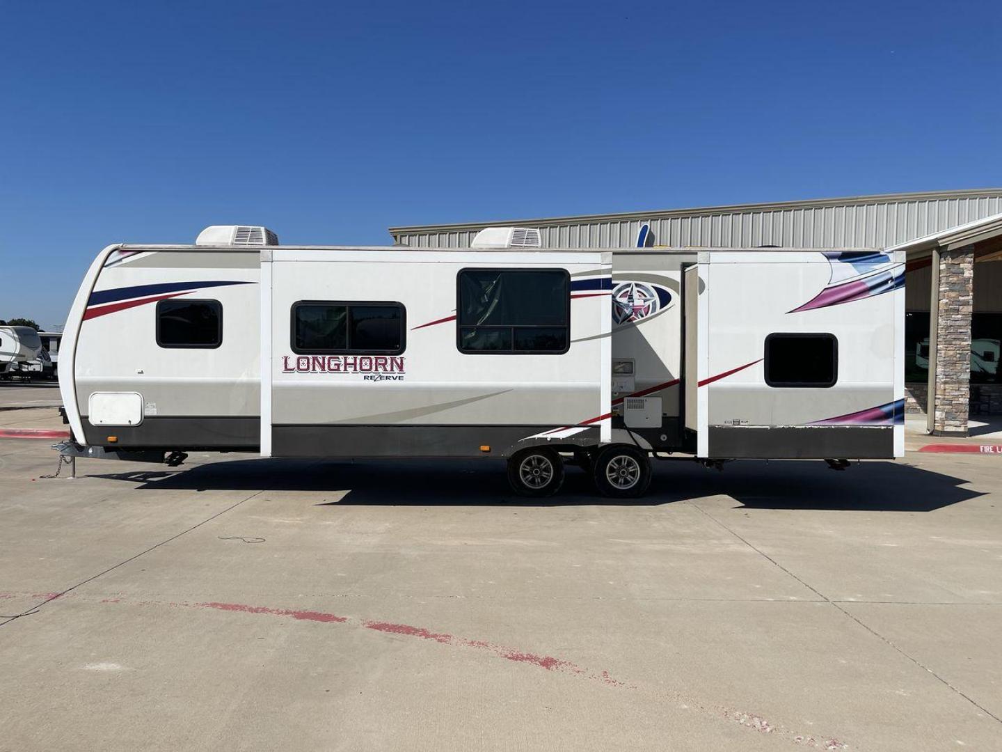 2015 CROSSROADS LONGHORN 31SB (4V0TC3124FE) , Length: 35.5 ft. | Dry Weight: 7,875 lbs. | Gross Weight: 9,671 lbs. | Slides: 2 transmission, located at 4319 N Main Street, Cleburne, TX, 76033, (817) 221-0660, 32.435829, -97.384178 - The 2015 Crossroads Longhorn 31SB is a well-crafted travel trailer with thoughtful design features and ample space, making it a great choice for families or groups looking for comfort on the road. The exterior of the Crossroads Longhorn 31SB is sleek and modern with a white body and tasteful accents - Photo#21