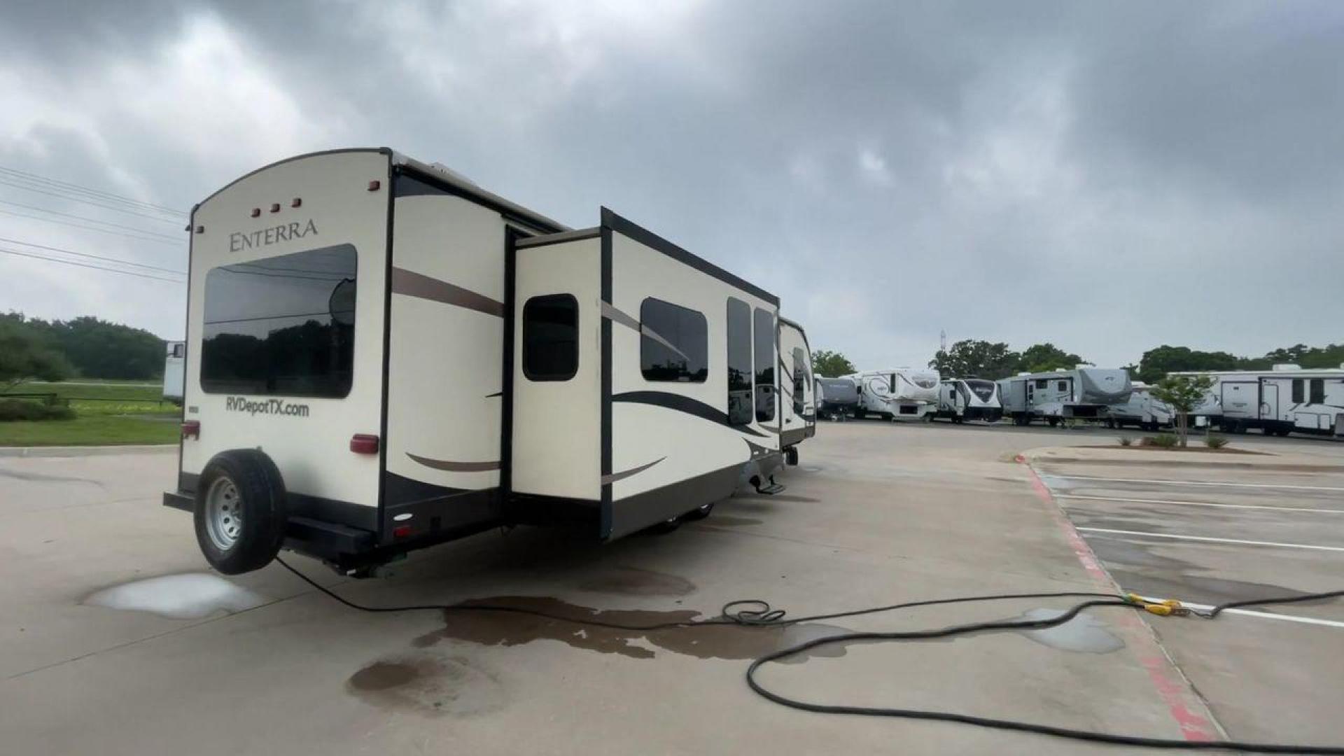 2015 CRUISER ENTERRA 315RLS (5RXTE3126F2) , located at 4319 N Main Street, Cleburne, TX, 76033, (817) 221-0660, 32.435829, -97.384178 - The 2015 Cruiser Enterra 315RLS Travel Trailer offers elegance and comfort on the road! This gorgeous trailer provides the ideal balance of design, usefulness, and convenience for your next excursion. The Enterra, which measures 36.75 feet long and weighs 8,030 pounds dry, is both large and lightwei - Photo#1