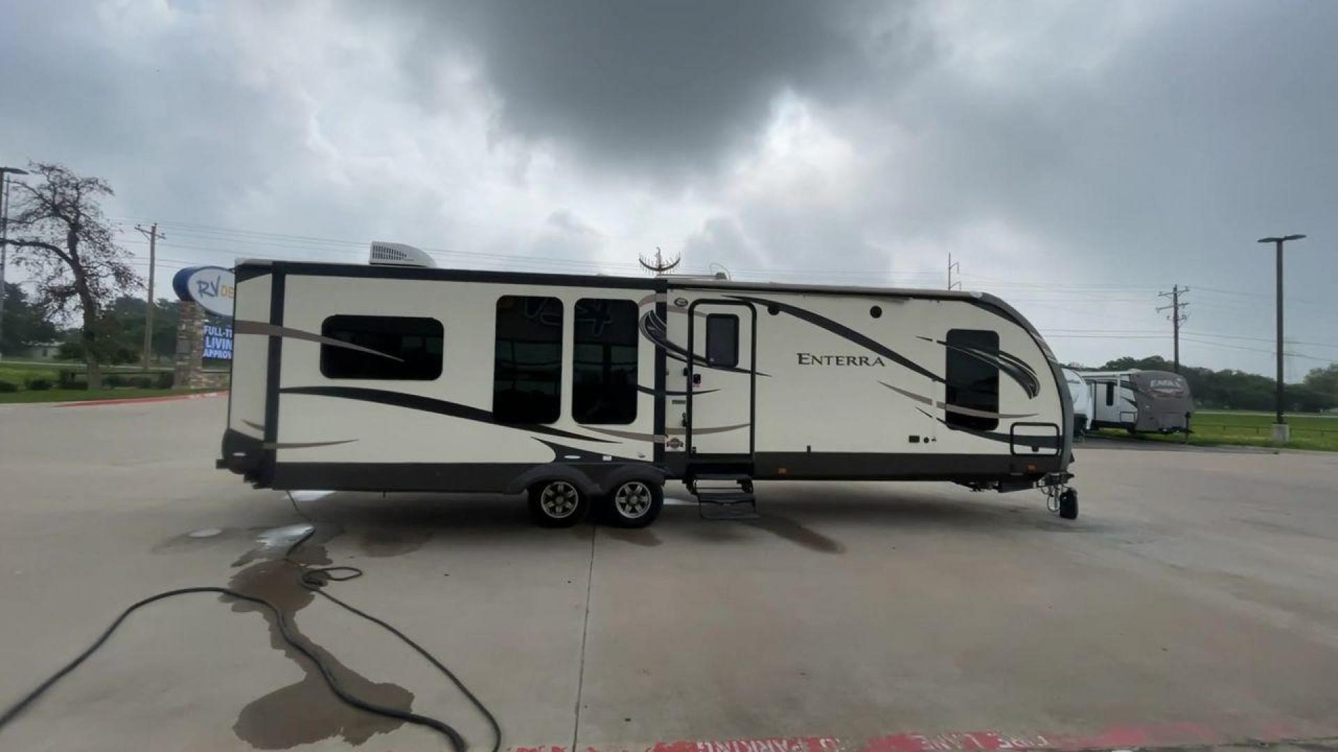 2015 CRUISER ENTERRA 315RLS (5RXTE3126F2) , located at 4319 N Main Street, Cleburne, TX, 76033, (817) 221-0660, 32.435829, -97.384178 - The 2015 Cruiser Enterra 315RLS Travel Trailer offers elegance and comfort on the road! This gorgeous trailer provides the ideal balance of design, usefulness, and convenience for your next excursion. The Enterra, which measures 36.75 feet long and weighs 8,030 pounds dry, is both large and lightwei - Photo#2