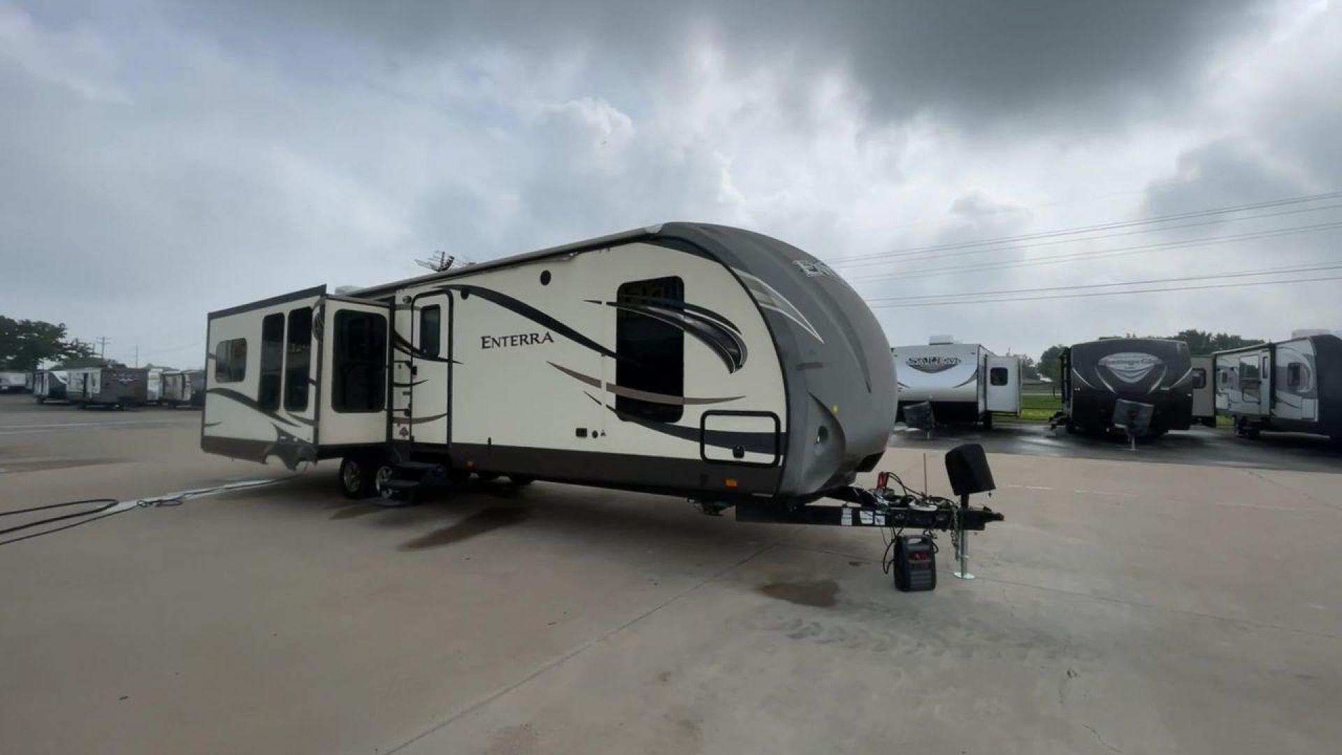 2015 CRUISER ENTERRA 315RLS (5RXTE3126F2) , located at 4319 N Main Street, Cleburne, TX, 76033, (817) 221-0660, 32.435829, -97.384178 - The 2015 Cruiser Enterra 315RLS Travel Trailer offers elegance and comfort on the road! This gorgeous trailer provides the ideal balance of design, usefulness, and convenience for your next excursion. The Enterra, which measures 36.75 feet long and weighs 8,030 pounds dry, is both large and lightwei - Photo#3