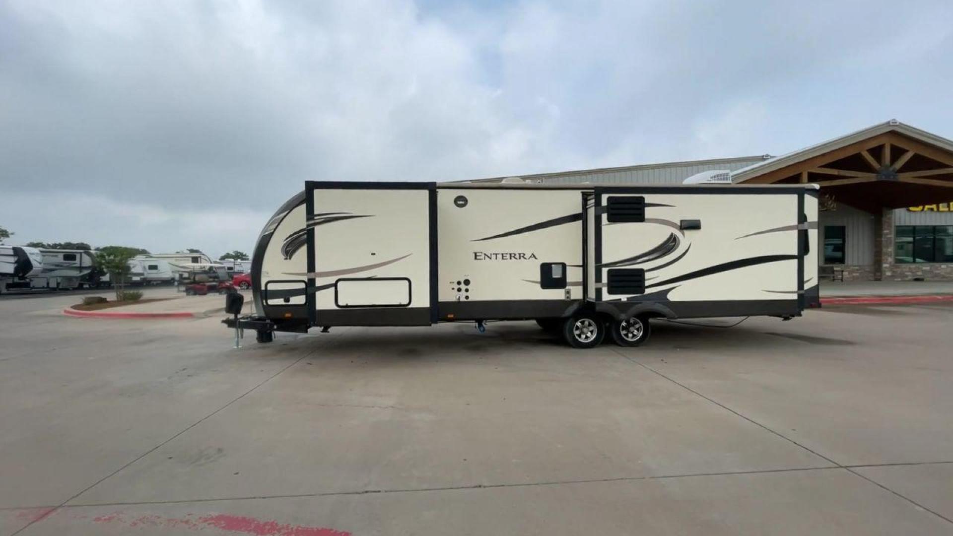 2015 CRUISER ENTERRA 315RLS (5RXTE3126F2) , located at 4319 N Main Street, Cleburne, TX, 76033, (817) 221-0660, 32.435829, -97.384178 - The 2015 Cruiser Enterra 315RLS Travel Trailer offers elegance and comfort on the road! This gorgeous trailer provides the ideal balance of design, usefulness, and convenience for your next excursion. The Enterra, which measures 36.75 feet long and weighs 8,030 pounds dry, is both large and lightwei - Photo#6