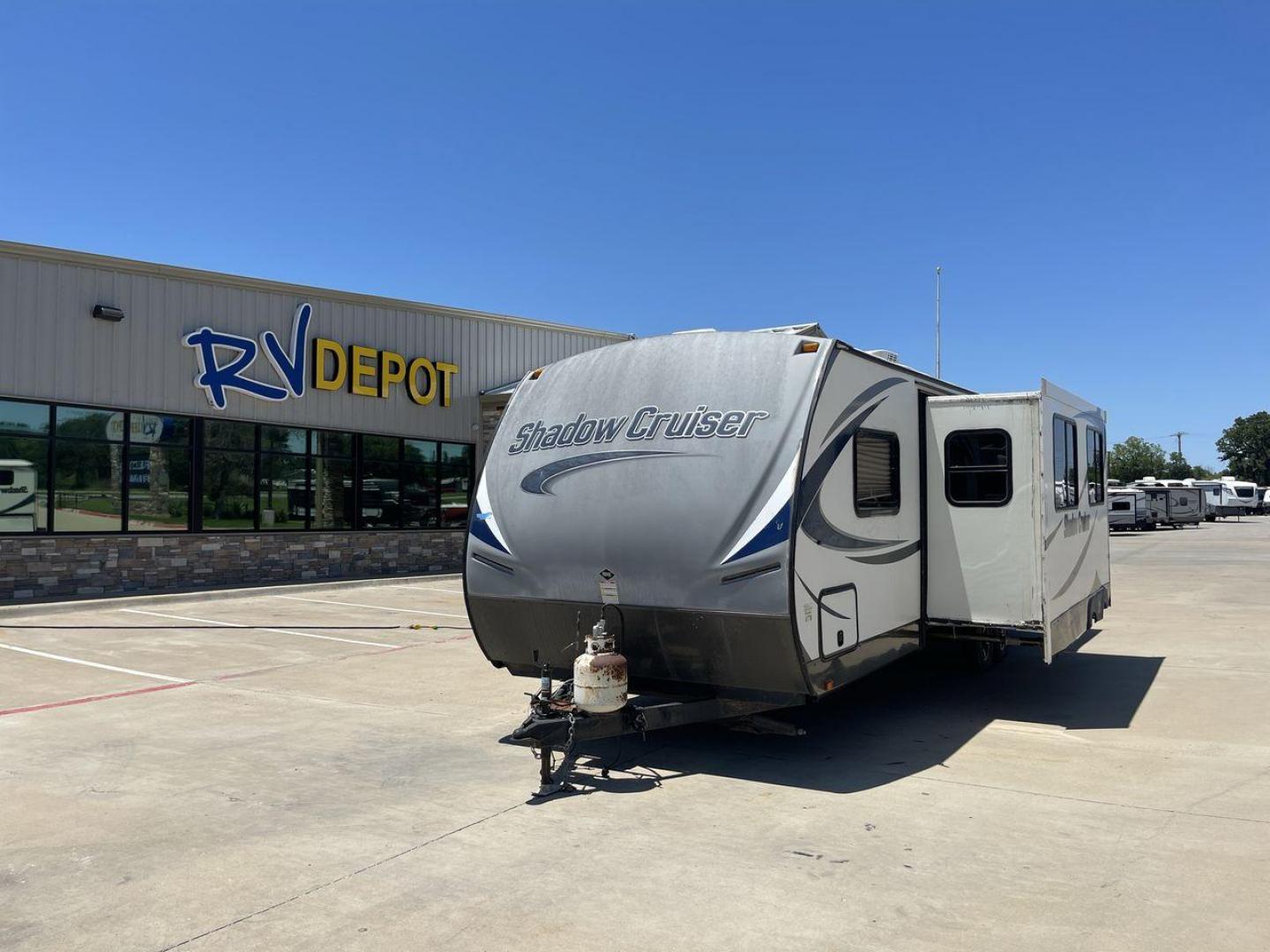 2015 GRAY CRUISER RV SHADOW CRUISER (5RXTD2821F1) , located at 4319 N Main Street, Cleburne, TX, 76033, (817) 221-0660, 32.435829, -97.384178 - Photo#0