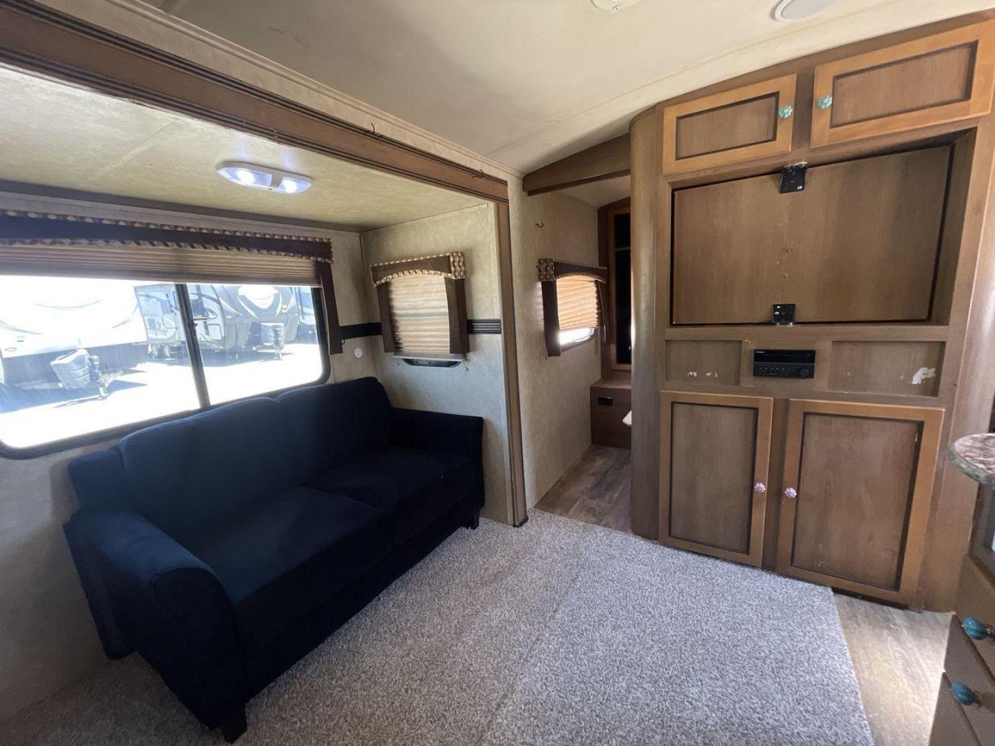 2015 GRAY CRUISER RV SHADOW CRUISER (5RXTD2821F1) , located at 4319 N Main Street, Cleburne, TX, 76033, (817) 221-0660, 32.435829, -97.384178 - Photo#11