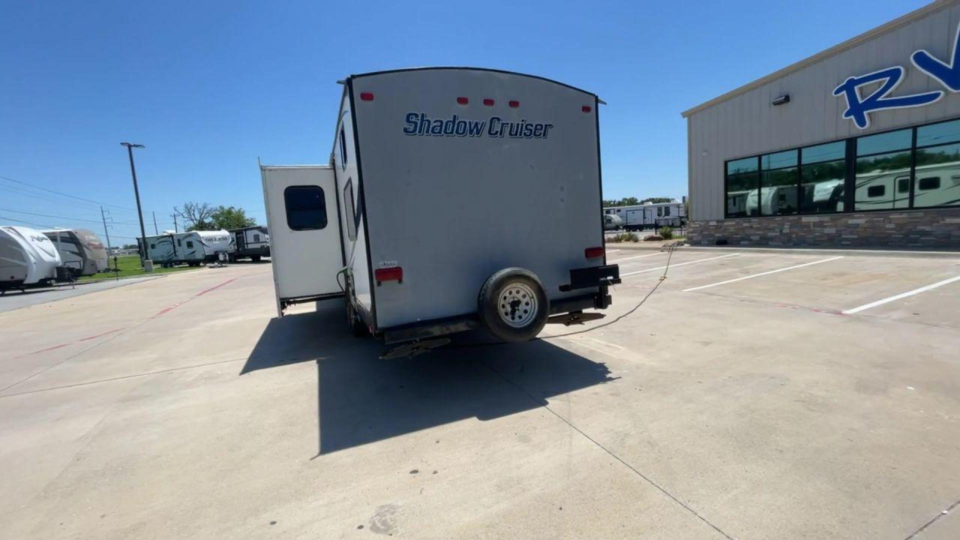 2015 GRAY CRUISER RV SHADOW CRUISER (5RXTD2821F1) , located at 4319 N Main Street, Cleburne, TX, 76033, (817) 221-0660, 32.435829, -97.384178 - Photo#8