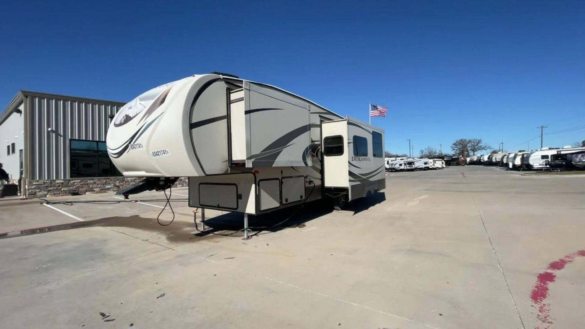 2015 WHITE DURANGO 296BH (4EZFD2925F6) , located at 4319 N Main Street, Cleburne, TX, 76033, (817) 221-0660, 32.435829, -97.384178 - Photo#5